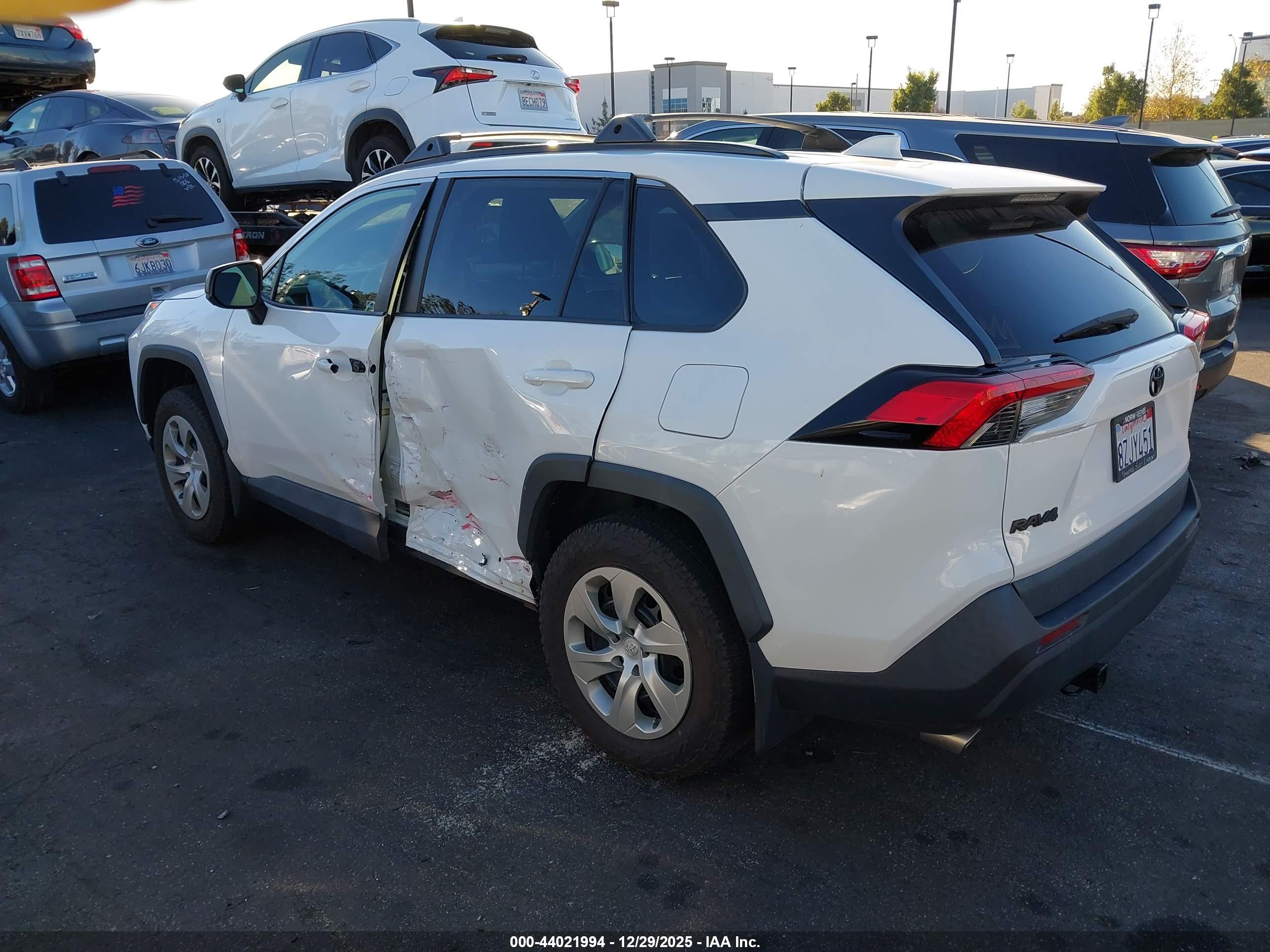 TOYOTA RAV4 image 3