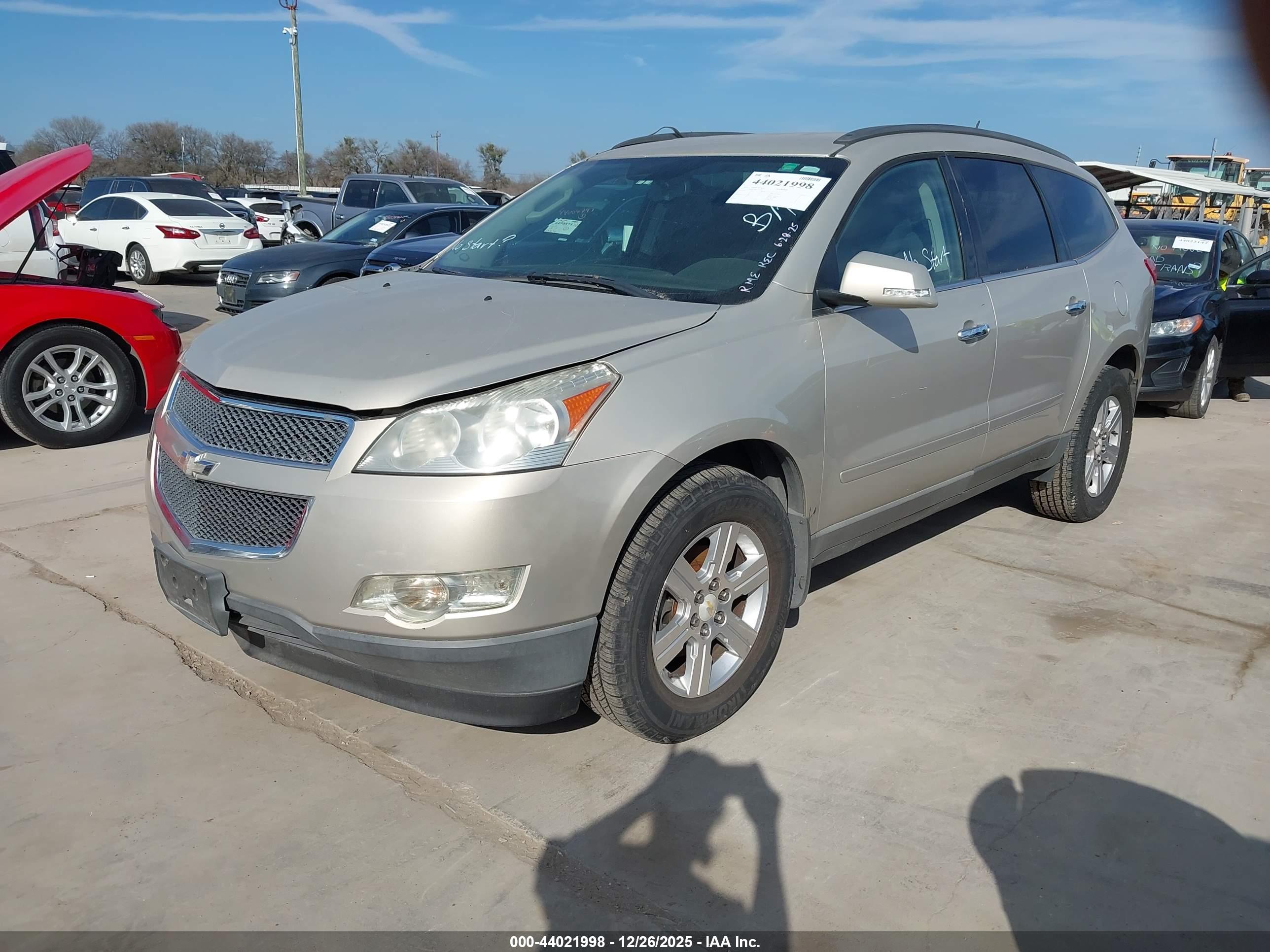 CHEVROLET TRAVERSE image 2