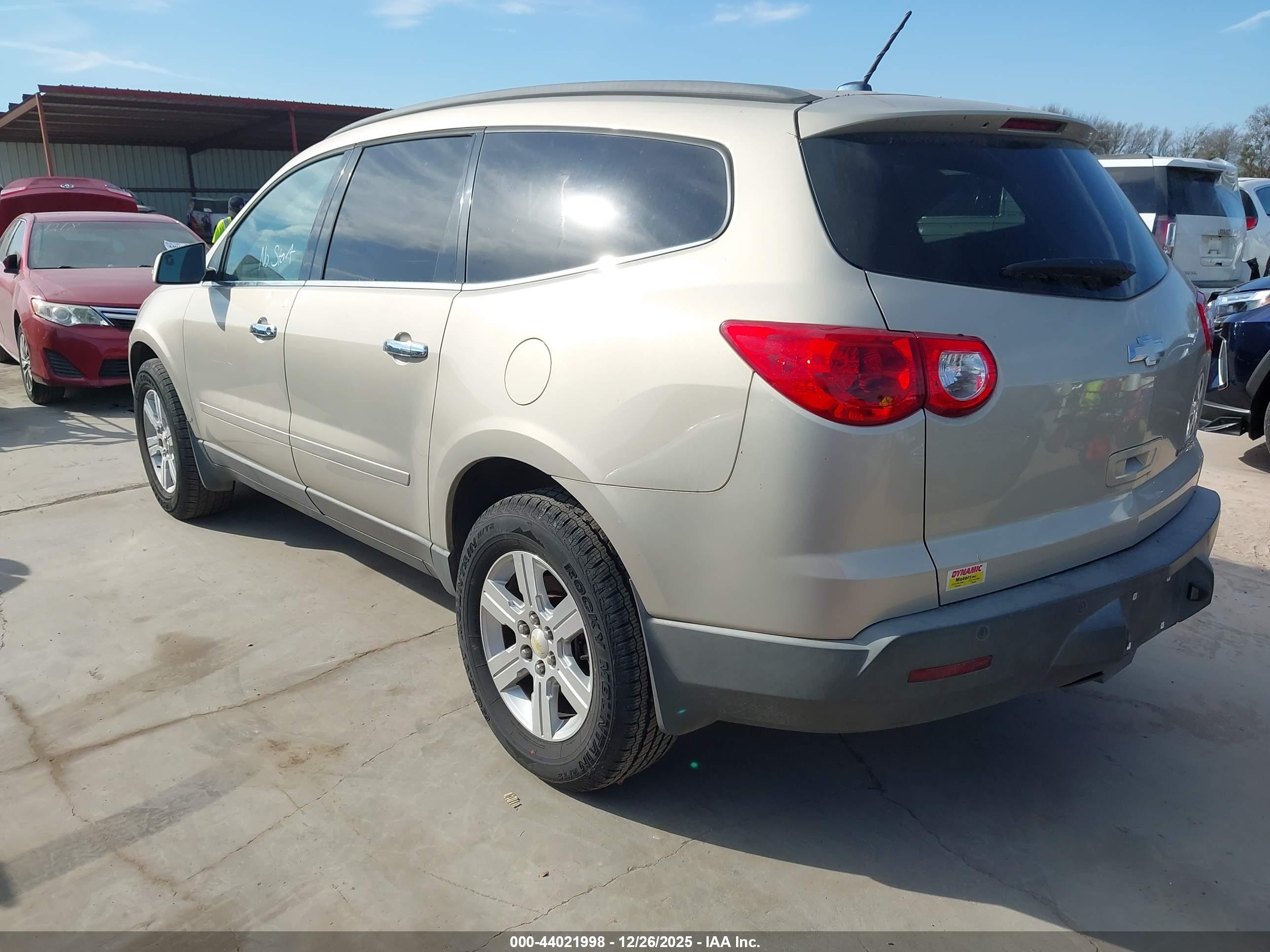 CHEVROLET TRAVERSE image 3