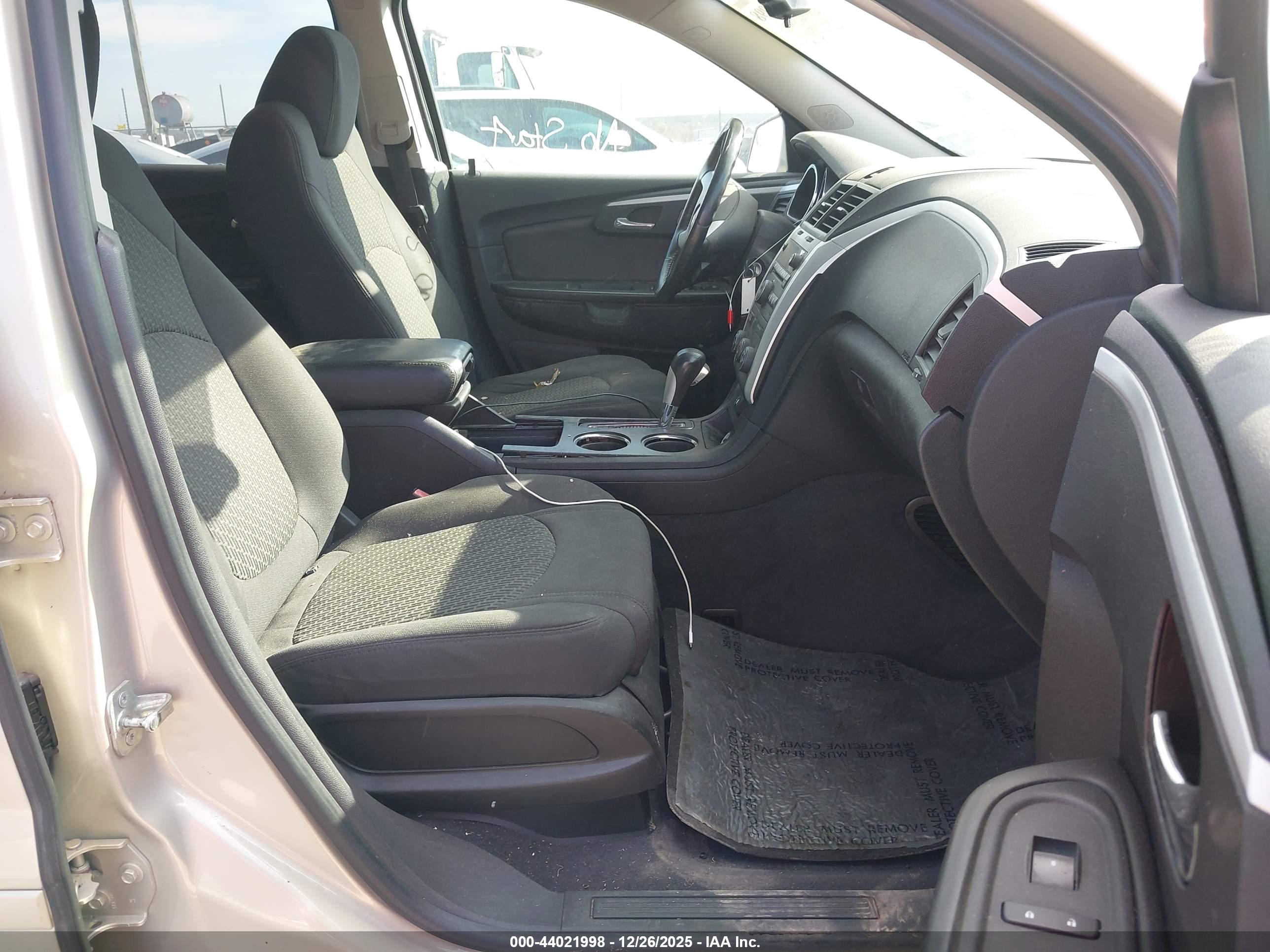 CHEVROLET TRAVERSE image 5