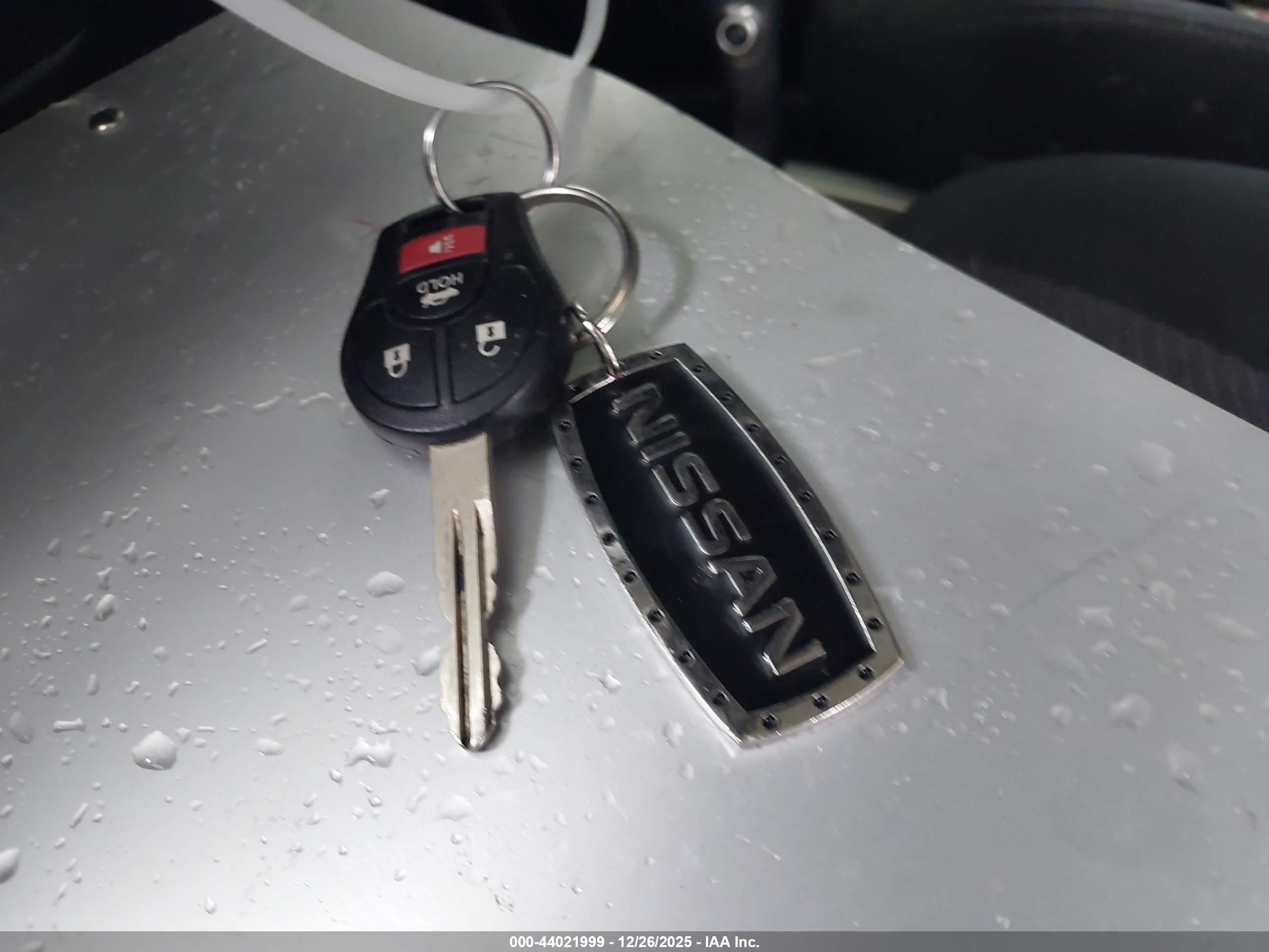 NISSAN VERSA image 11