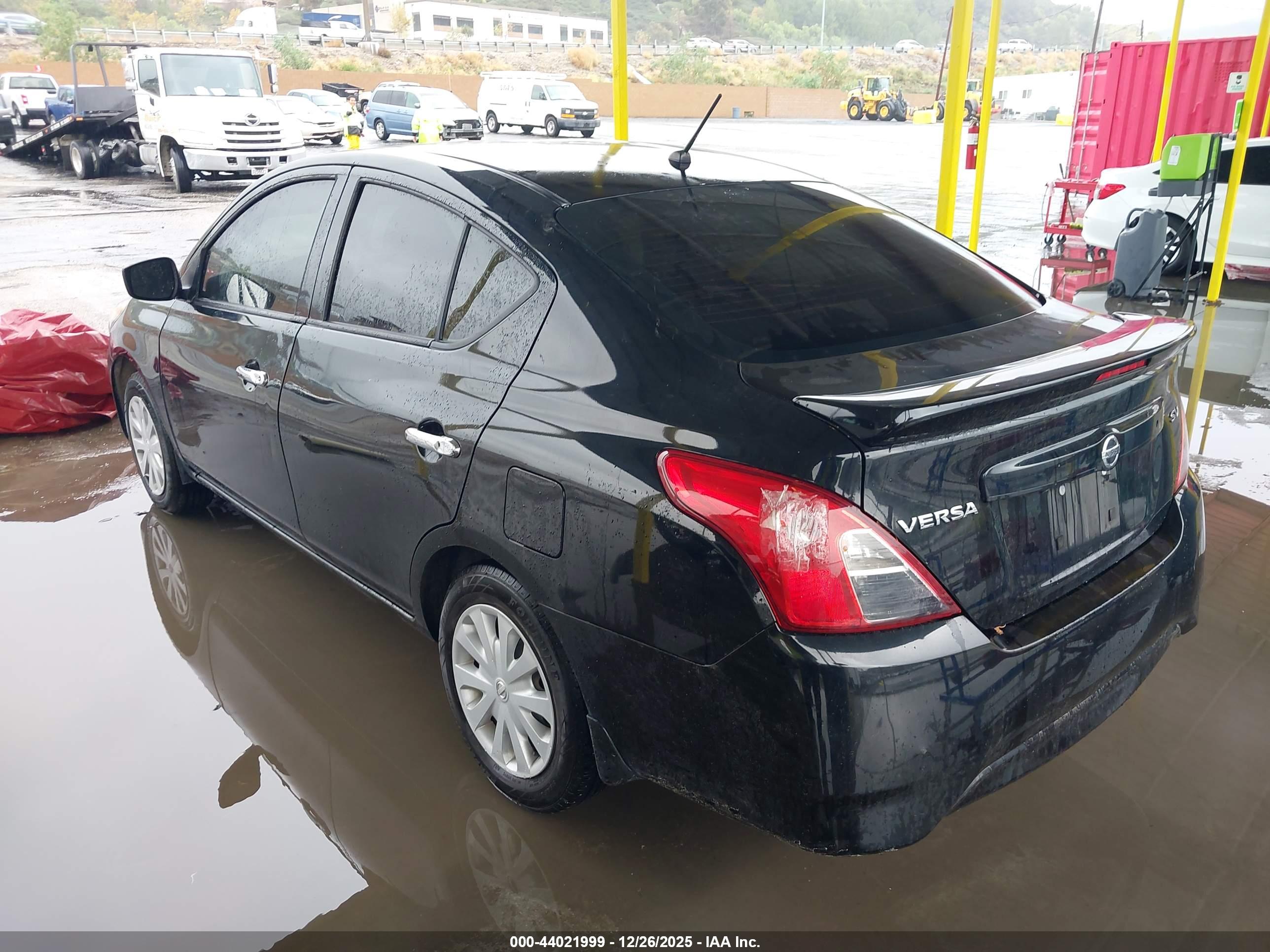 NISSAN VERSA image 3