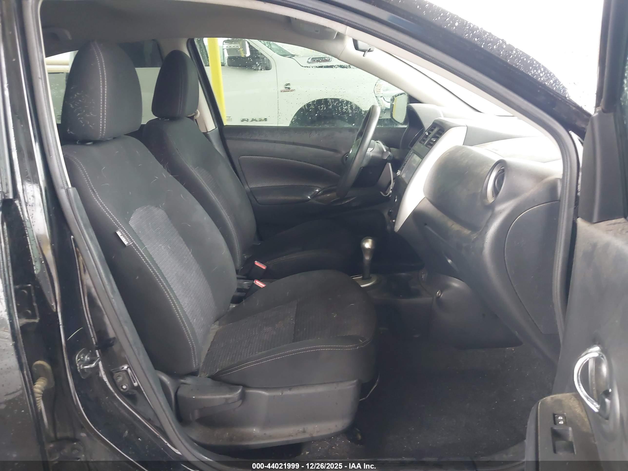 NISSAN VERSA image 5