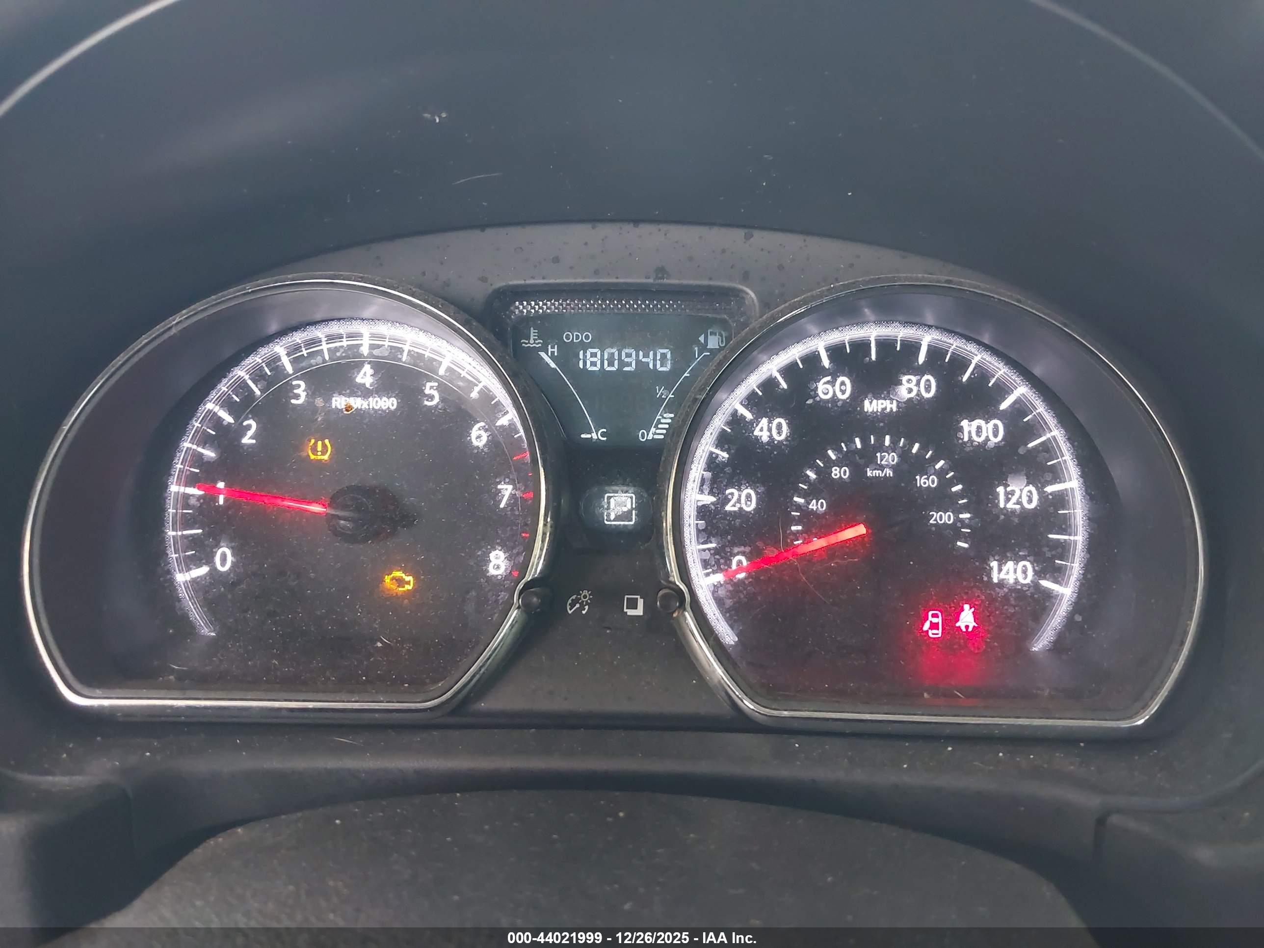 NISSAN VERSA image 7