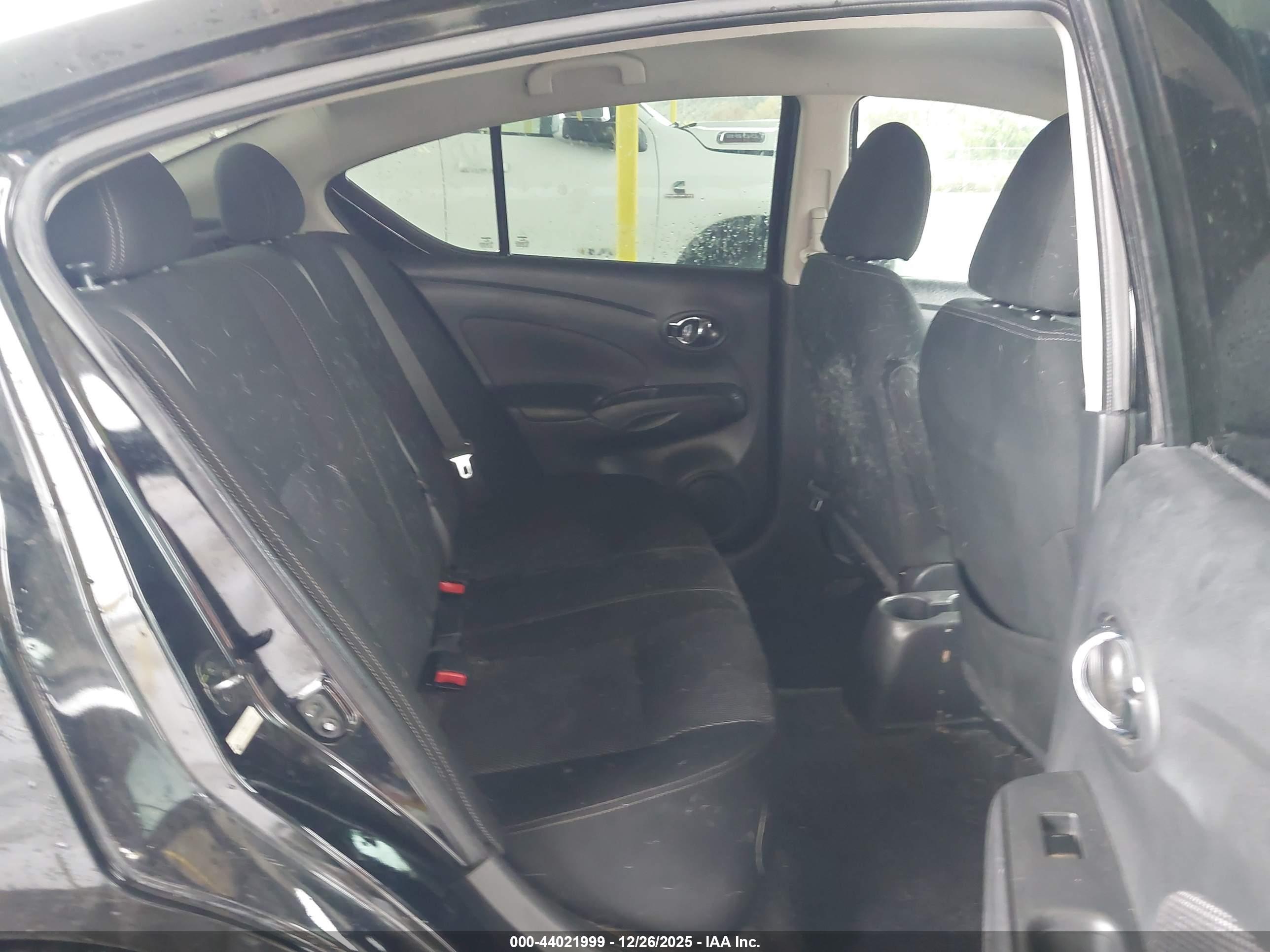 NISSAN VERSA image 8