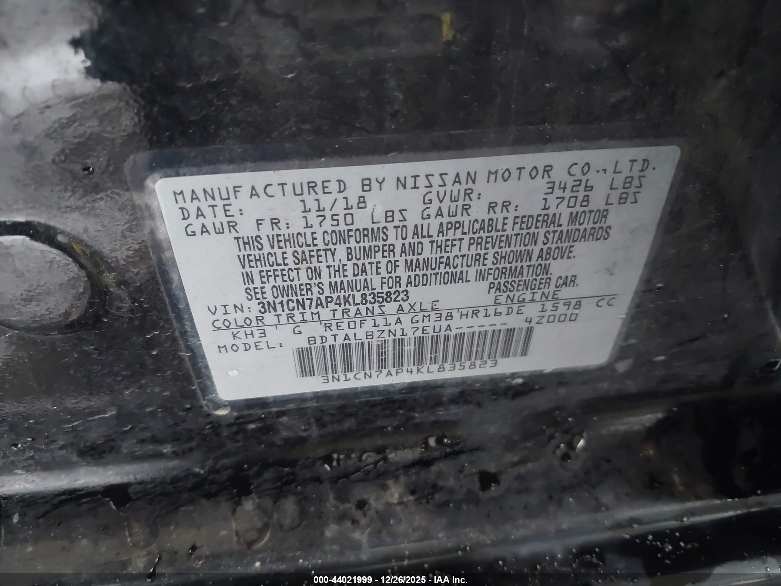 NISSAN VERSA image 9