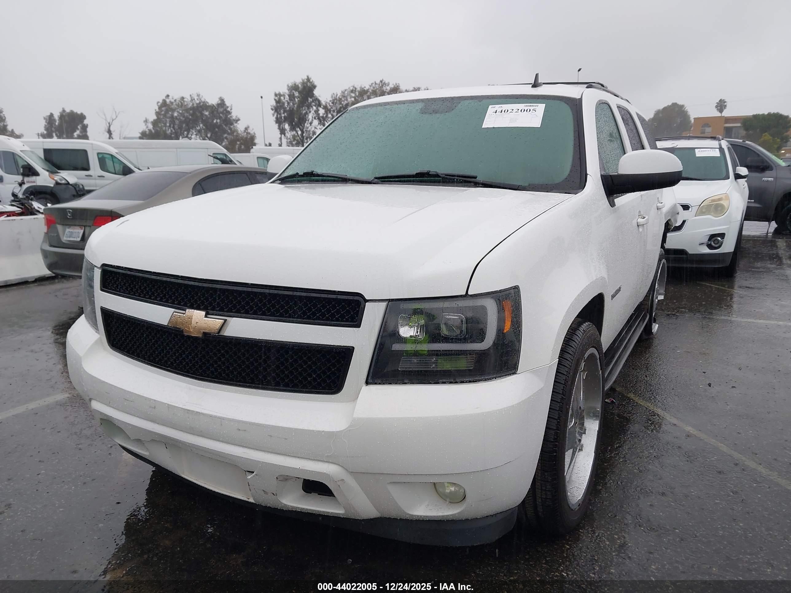 CHEVROLET TAHOE image 2