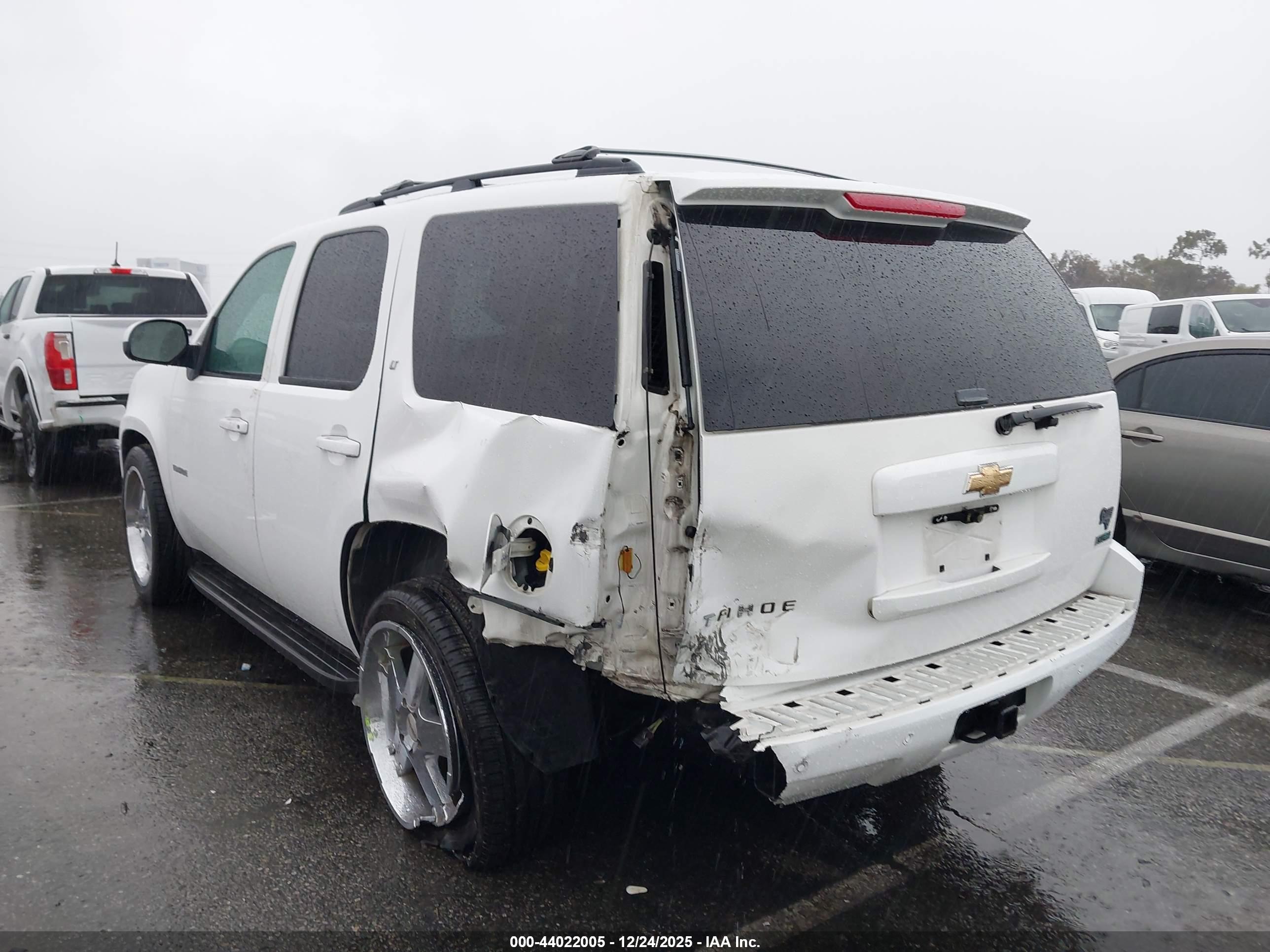 CHEVROLET TAHOE image 3
