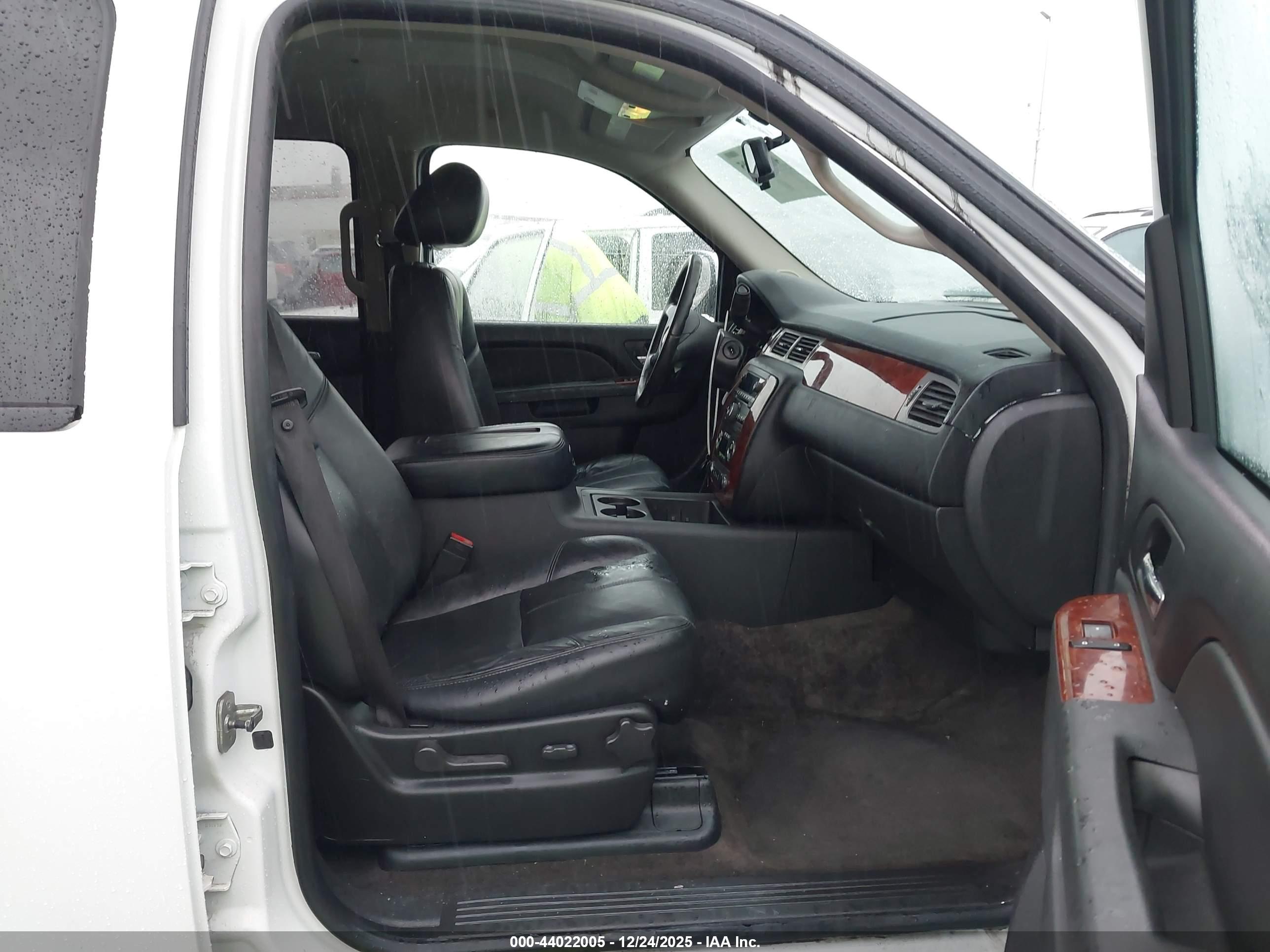 CHEVROLET TAHOE image 5