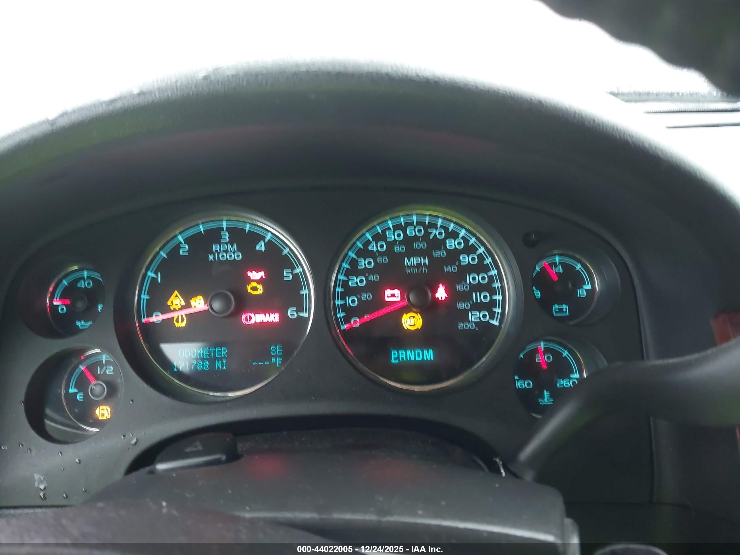 CHEVROLET TAHOE image 7