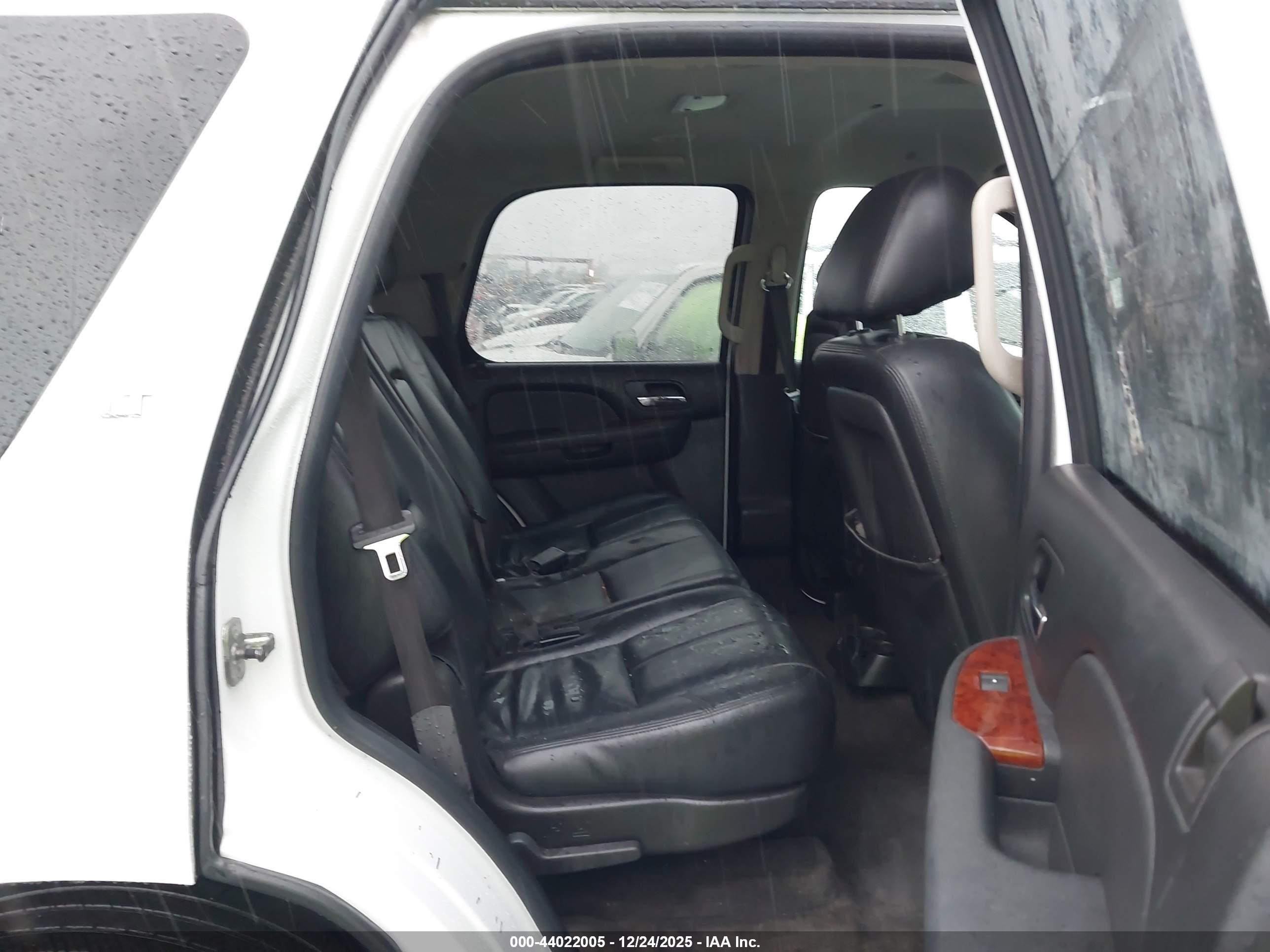 CHEVROLET TAHOE image 8