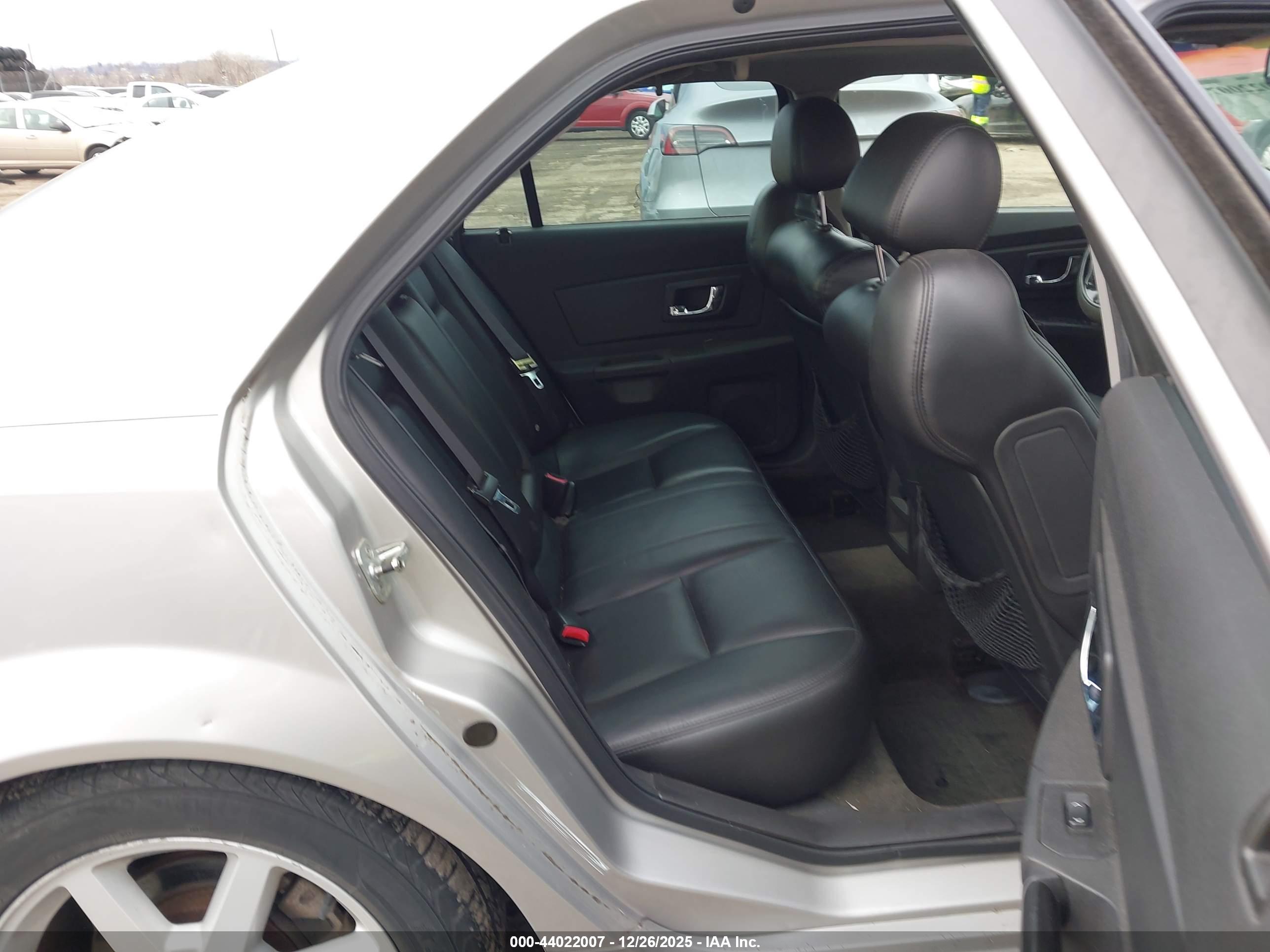 CADILLAC CTS image 8