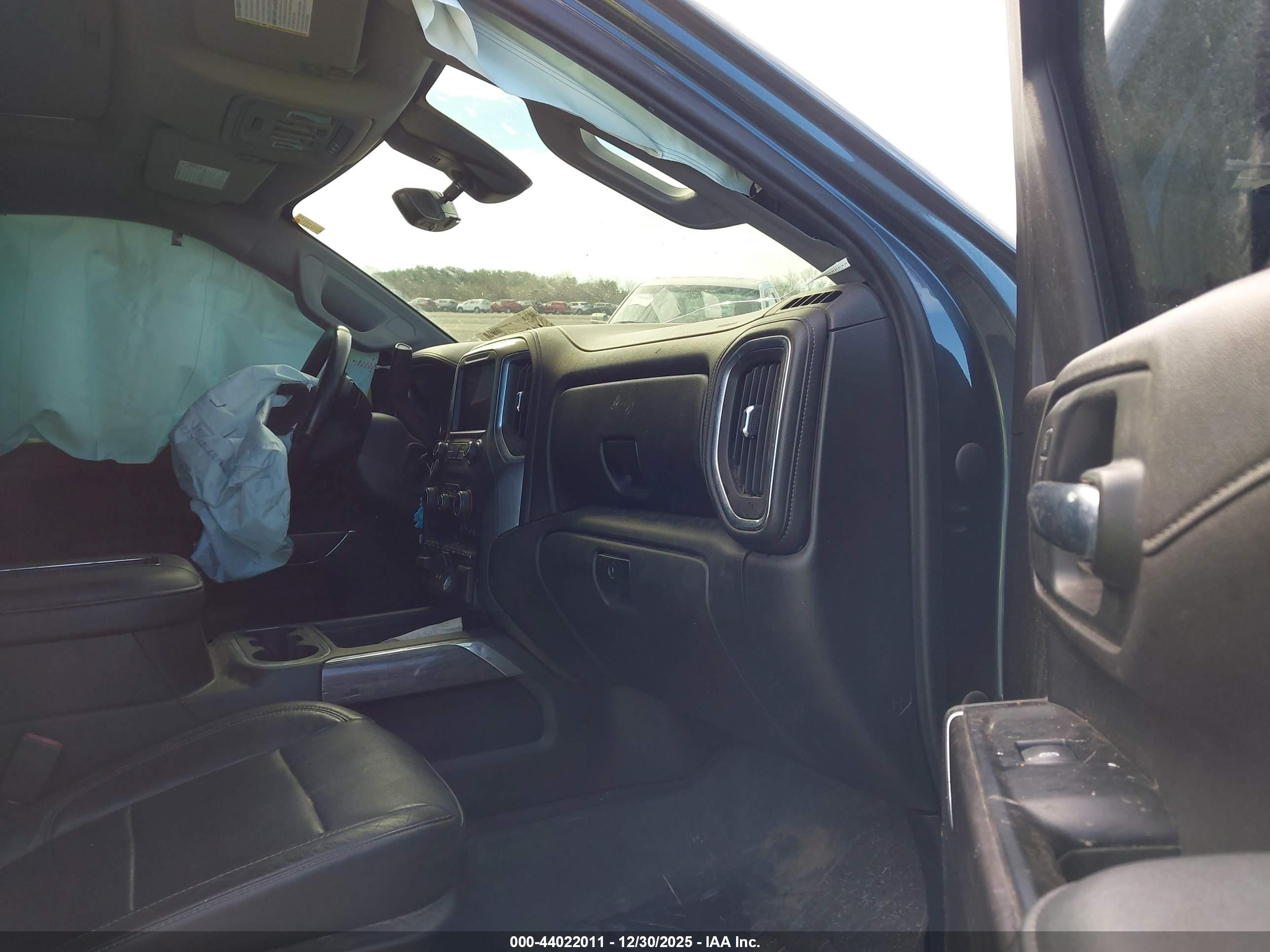 CHEVROLET SILVERADO image 5