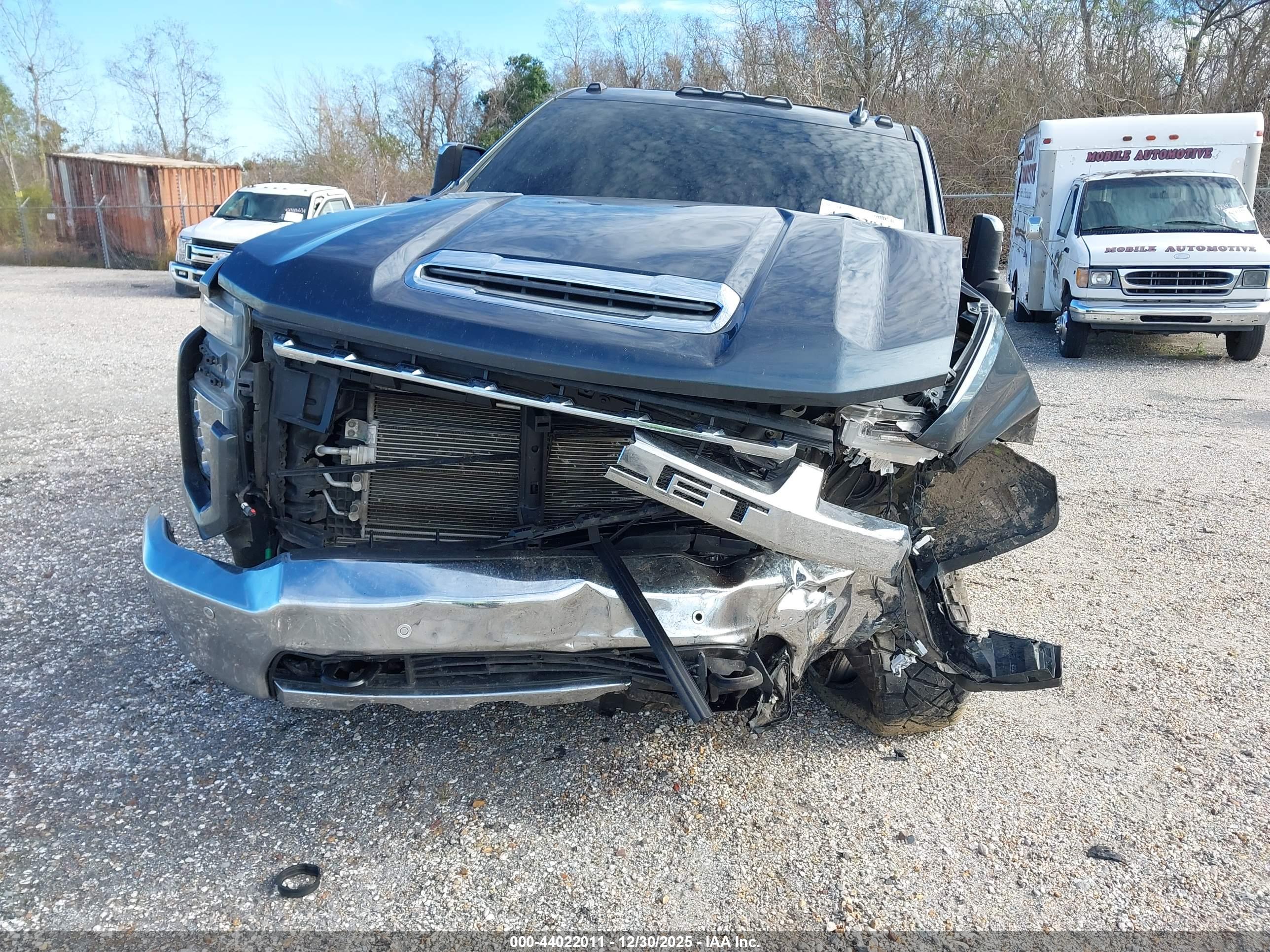 CHEVROLET SILVERADO image 6
