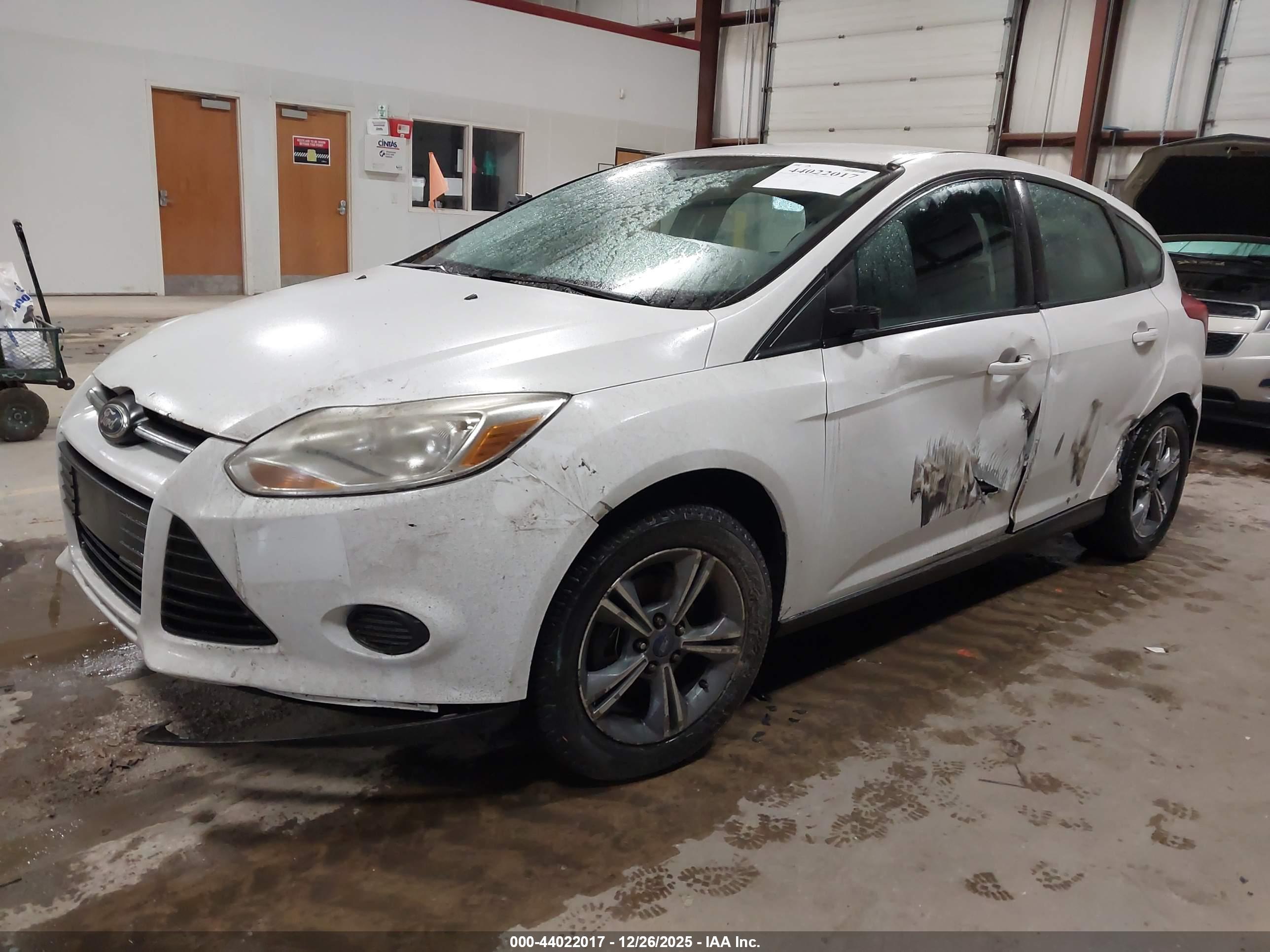 FORD FOCUS image 2