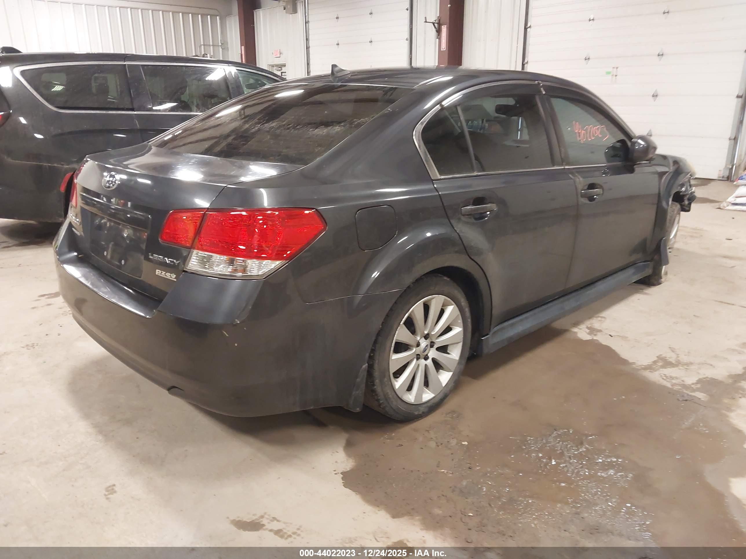 SUBARU LEGACY image 4