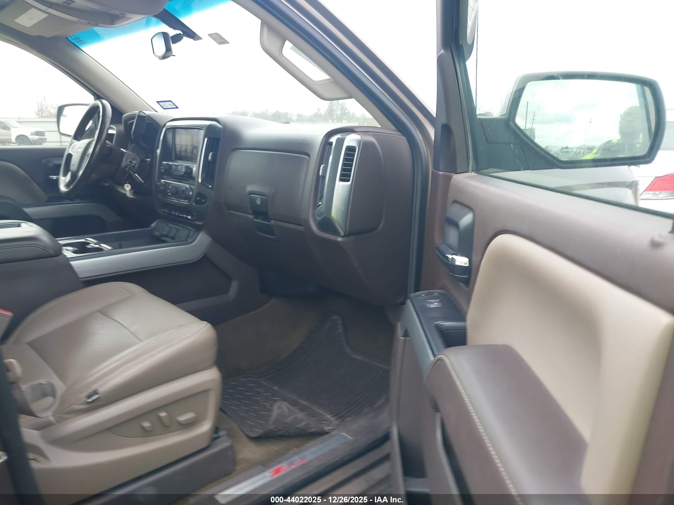 CHEVROLET SILVERADO image 5