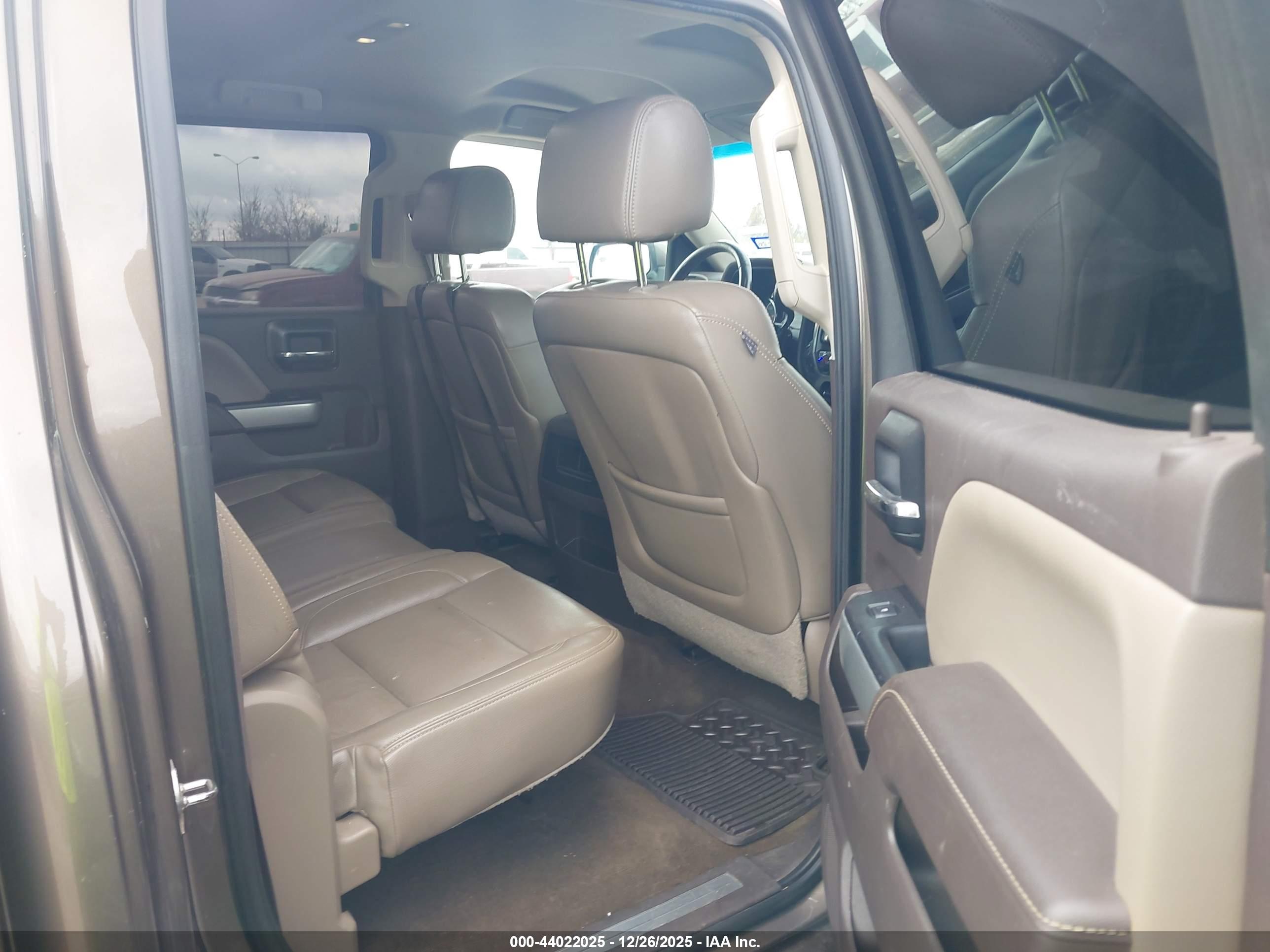 CHEVROLET SILVERADO image 8