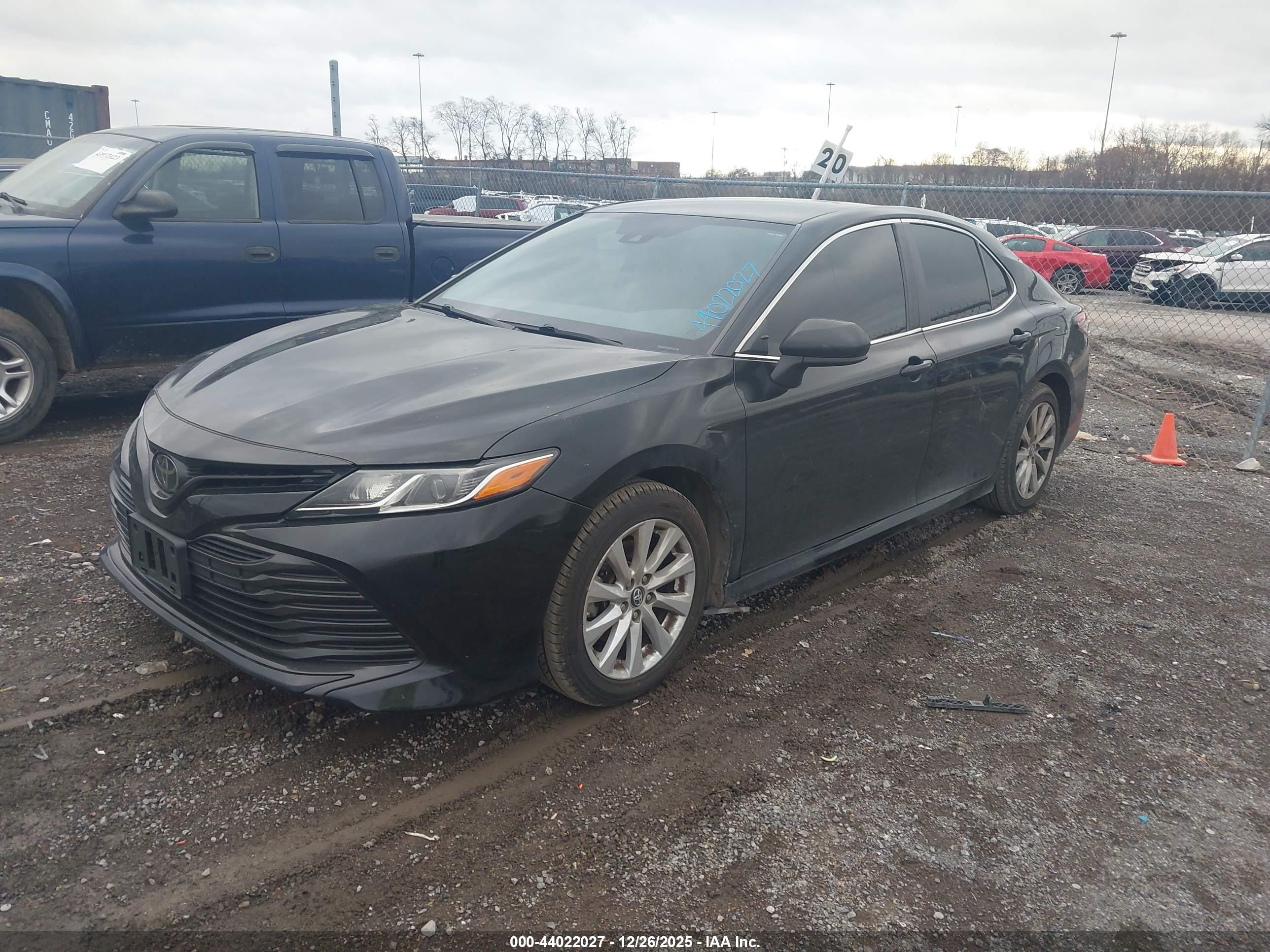 TOYOTA CAMRY image 2