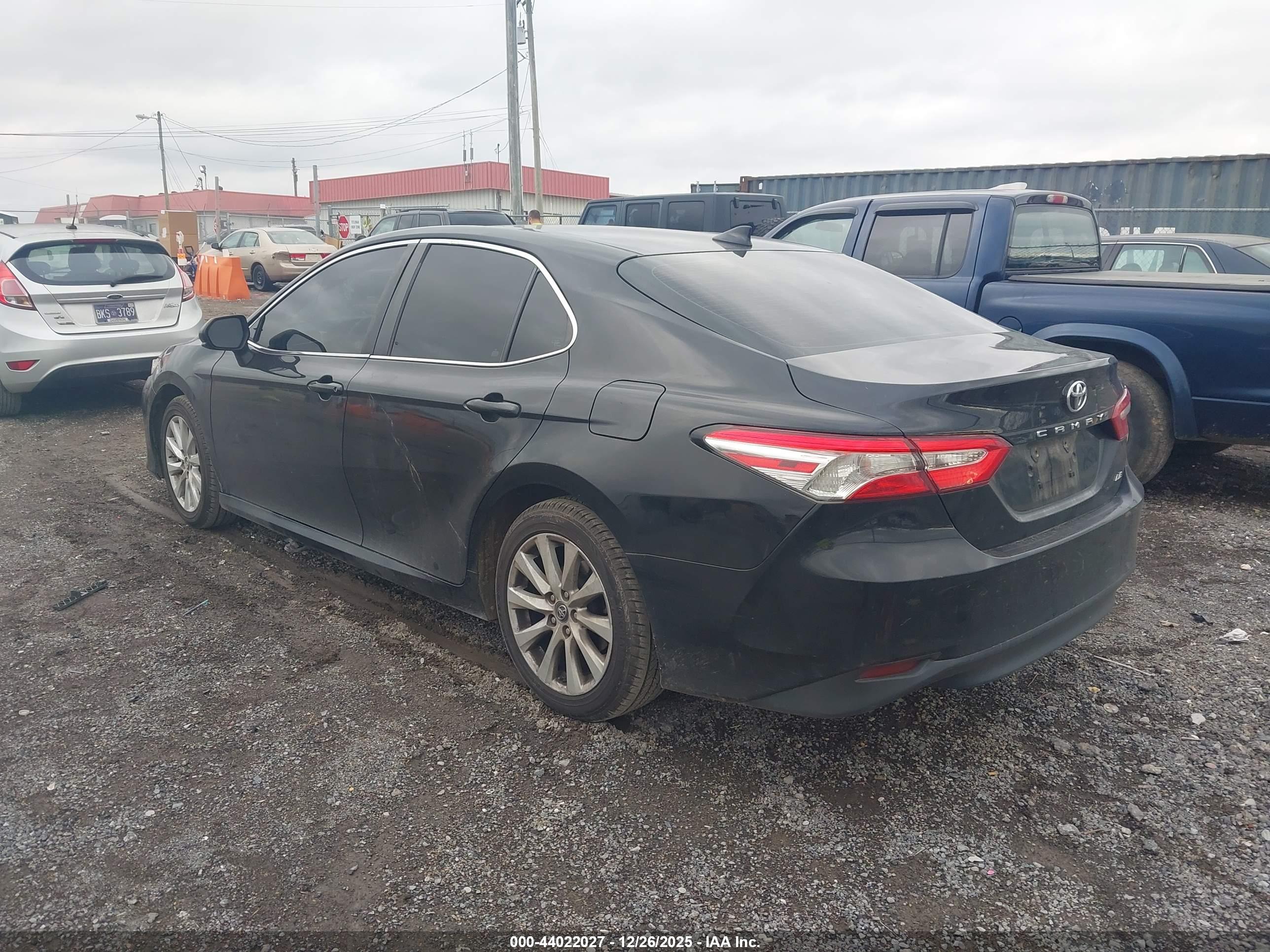 TOYOTA CAMRY image 3