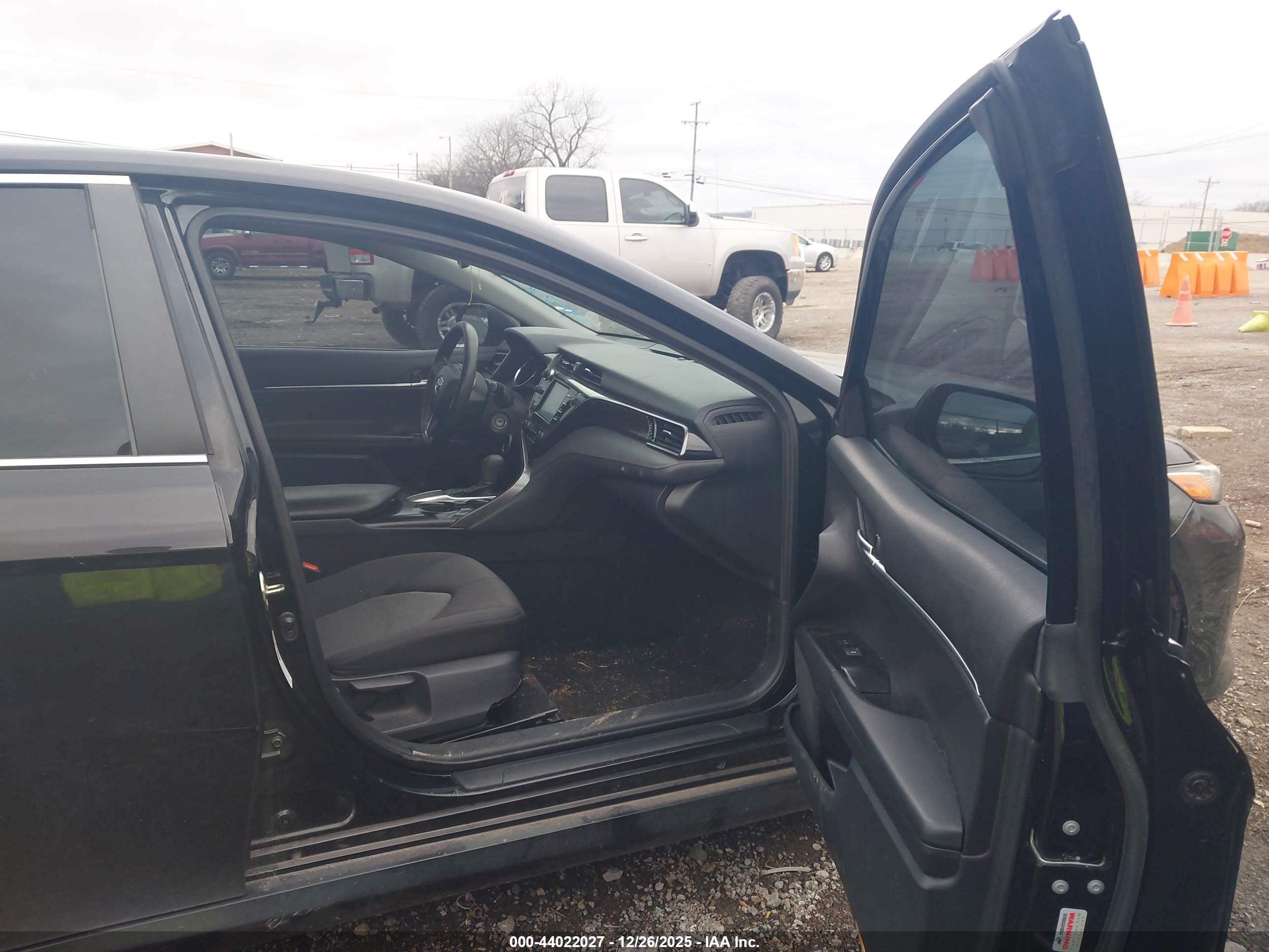 TOYOTA CAMRY image 5