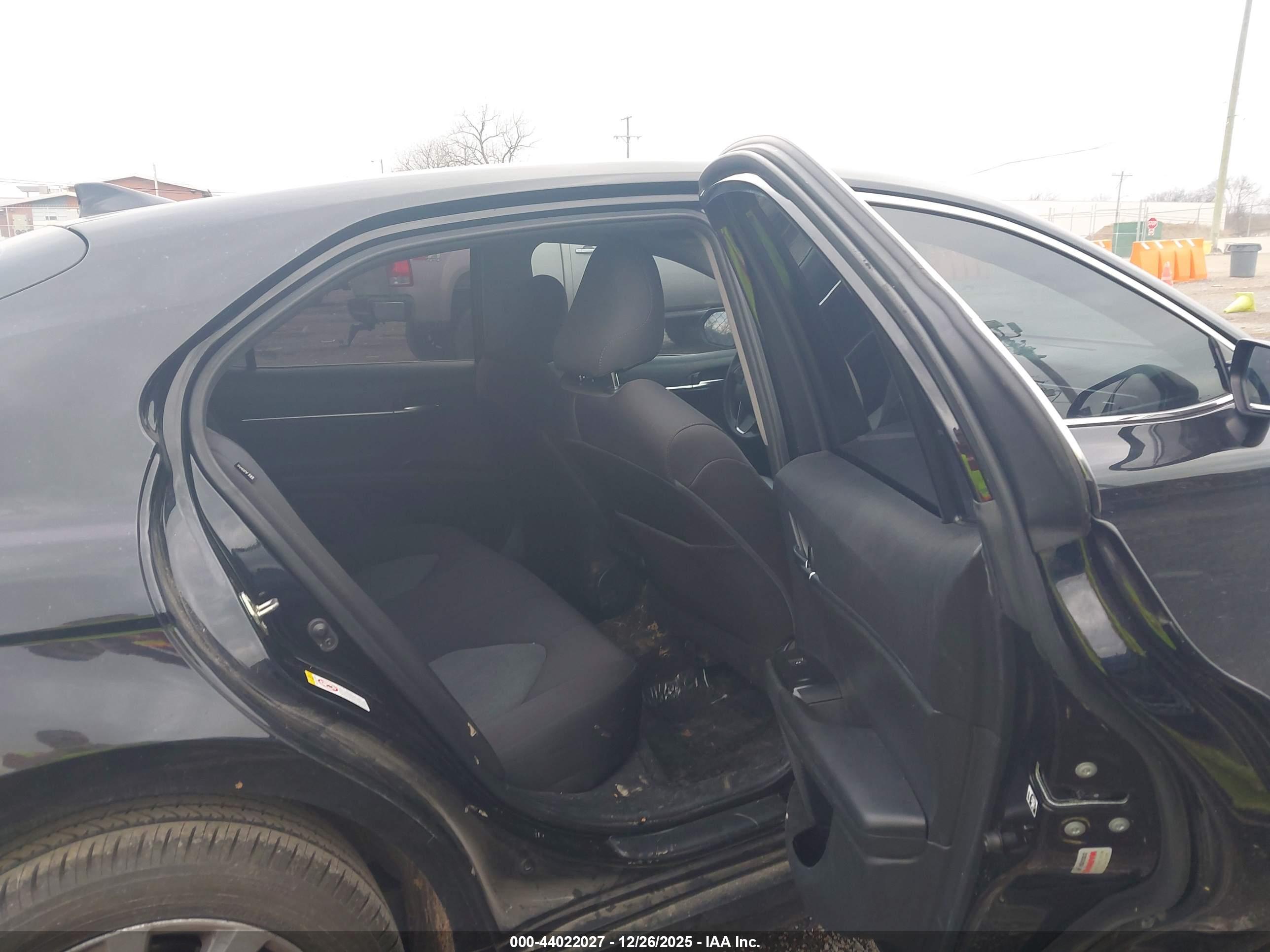 TOYOTA CAMRY image 8