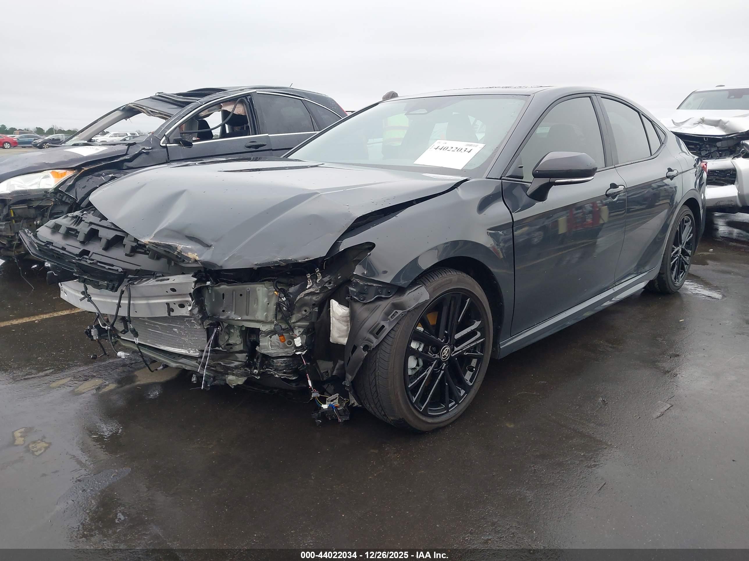 TOYOTA CAMRY image 2