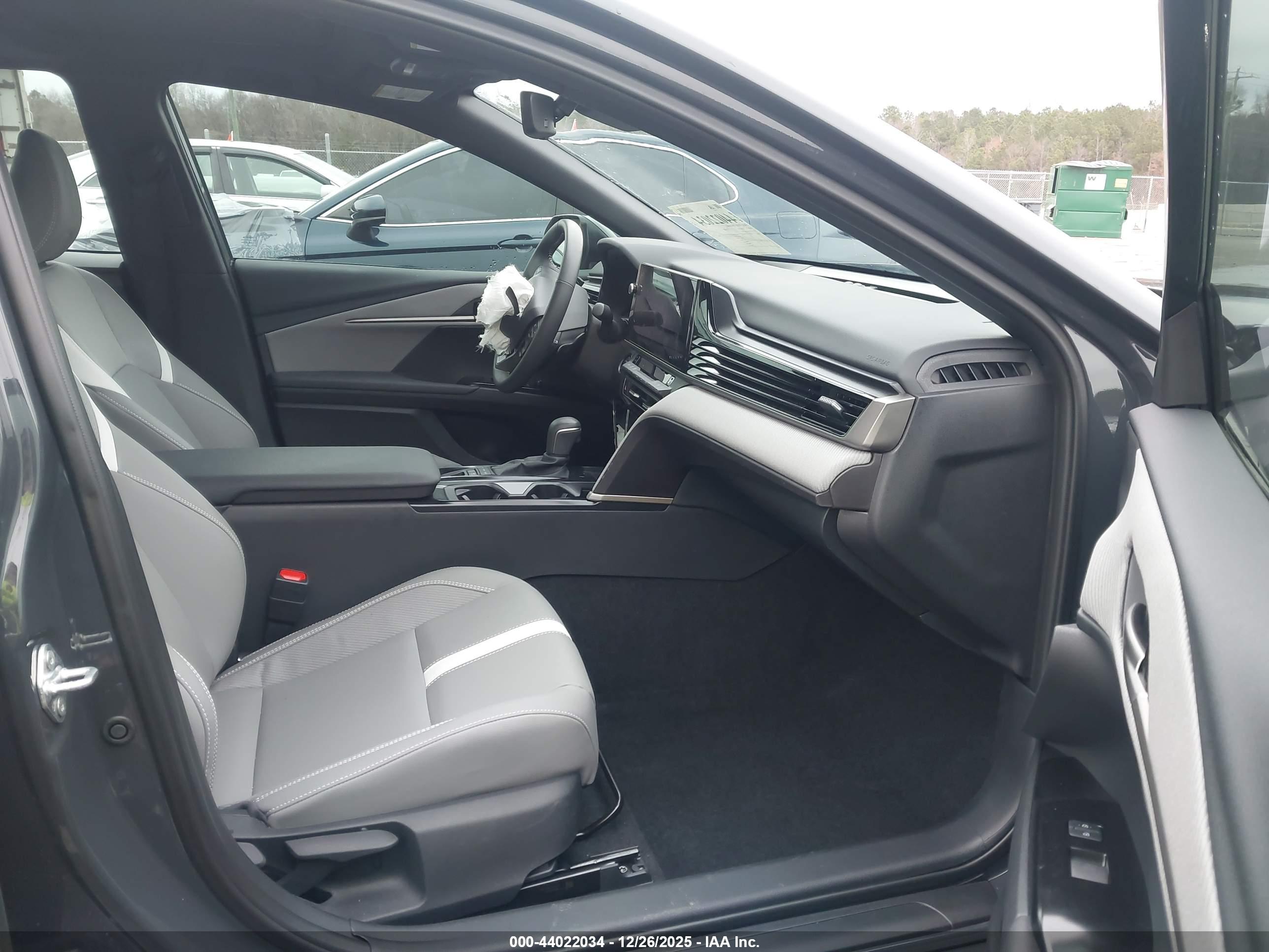 TOYOTA CAMRY image 5