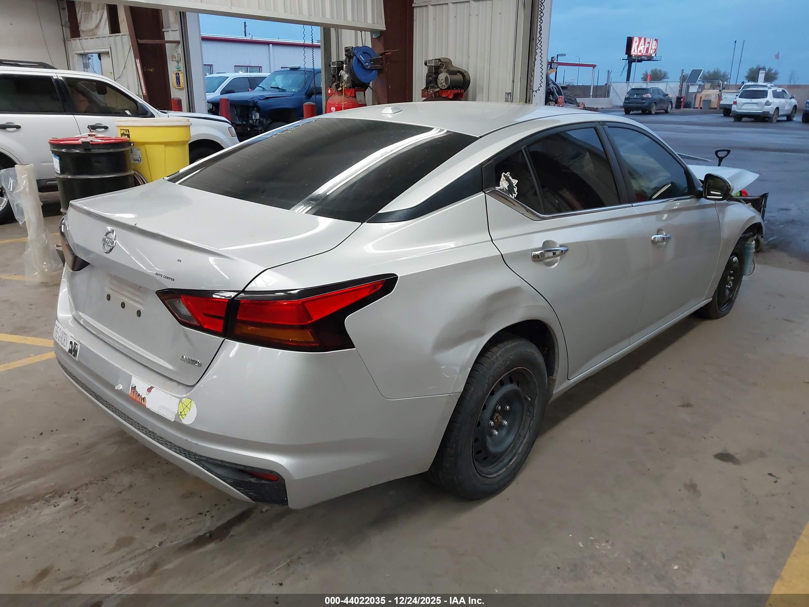 NISSAN ALTIMA image 4