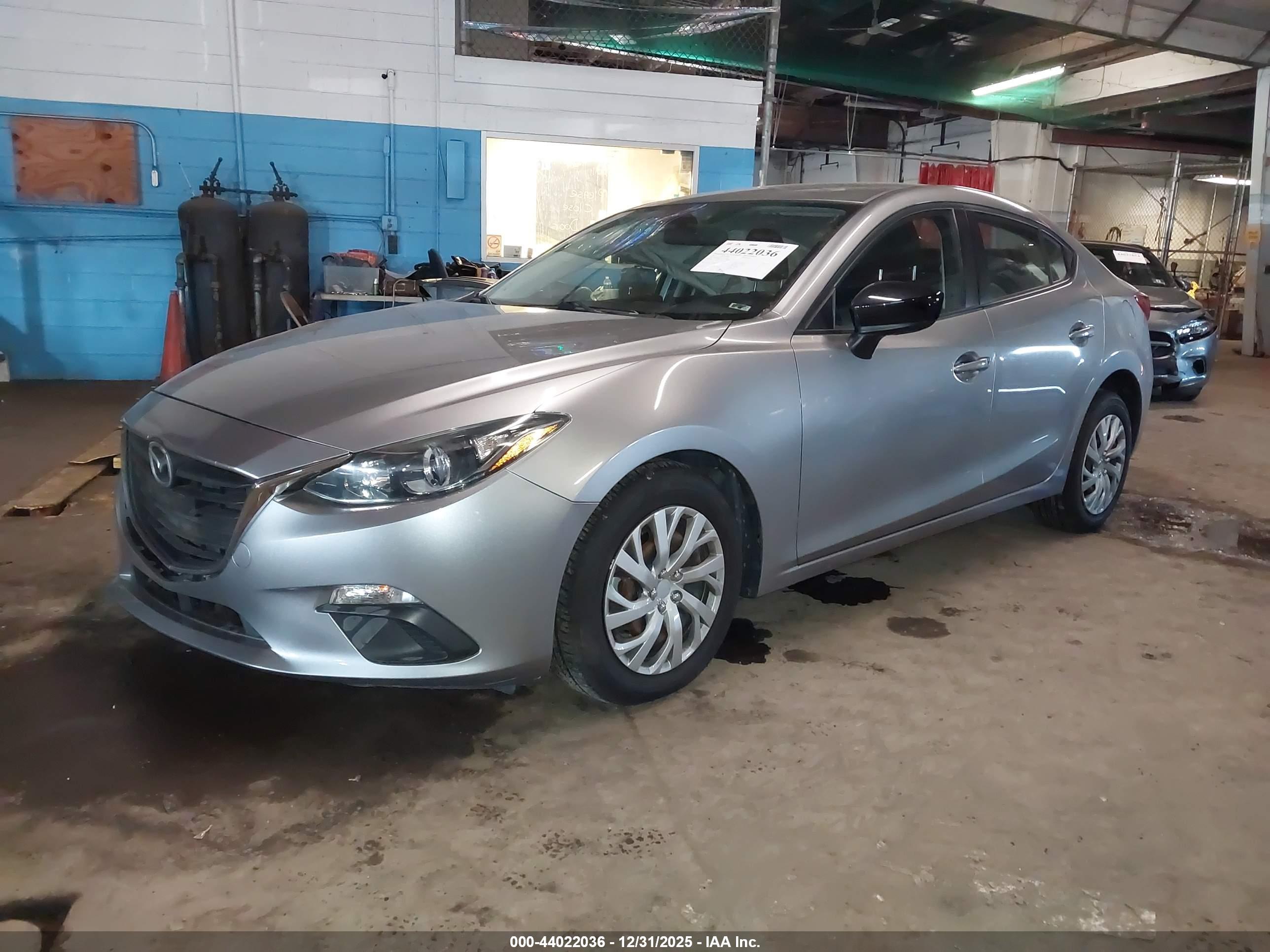 MAZDA MAZDA3 image 2