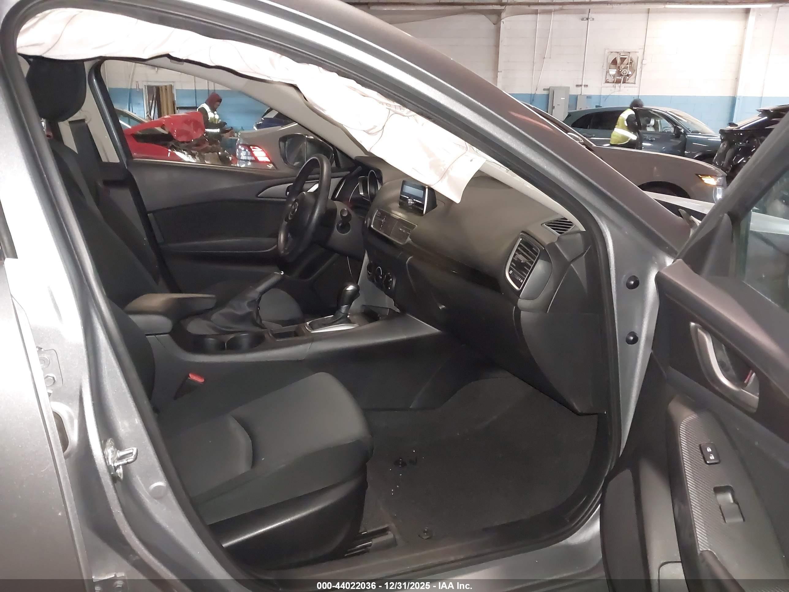 MAZDA MAZDA3 image 5