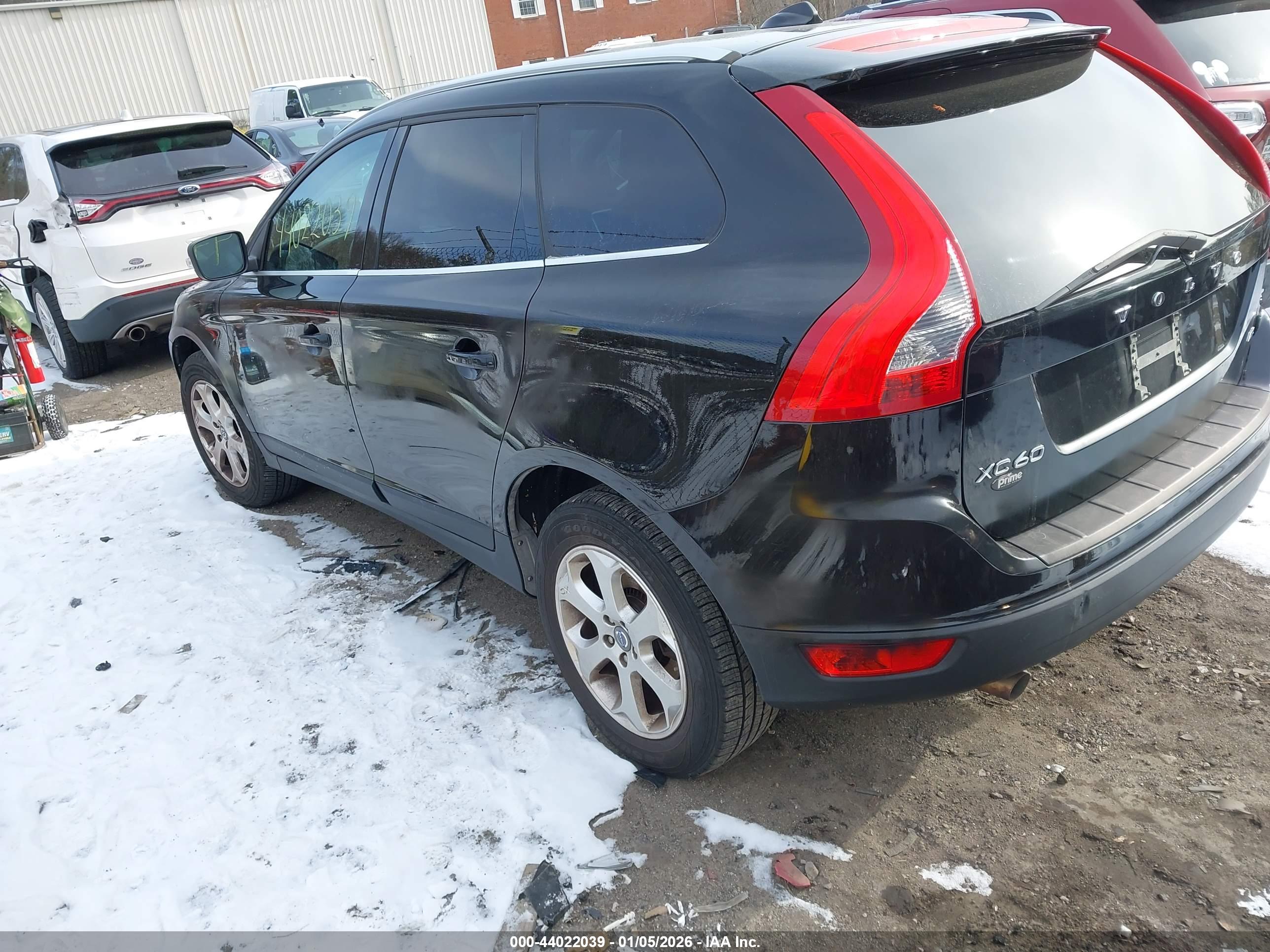 VOLVO XC60 image 3