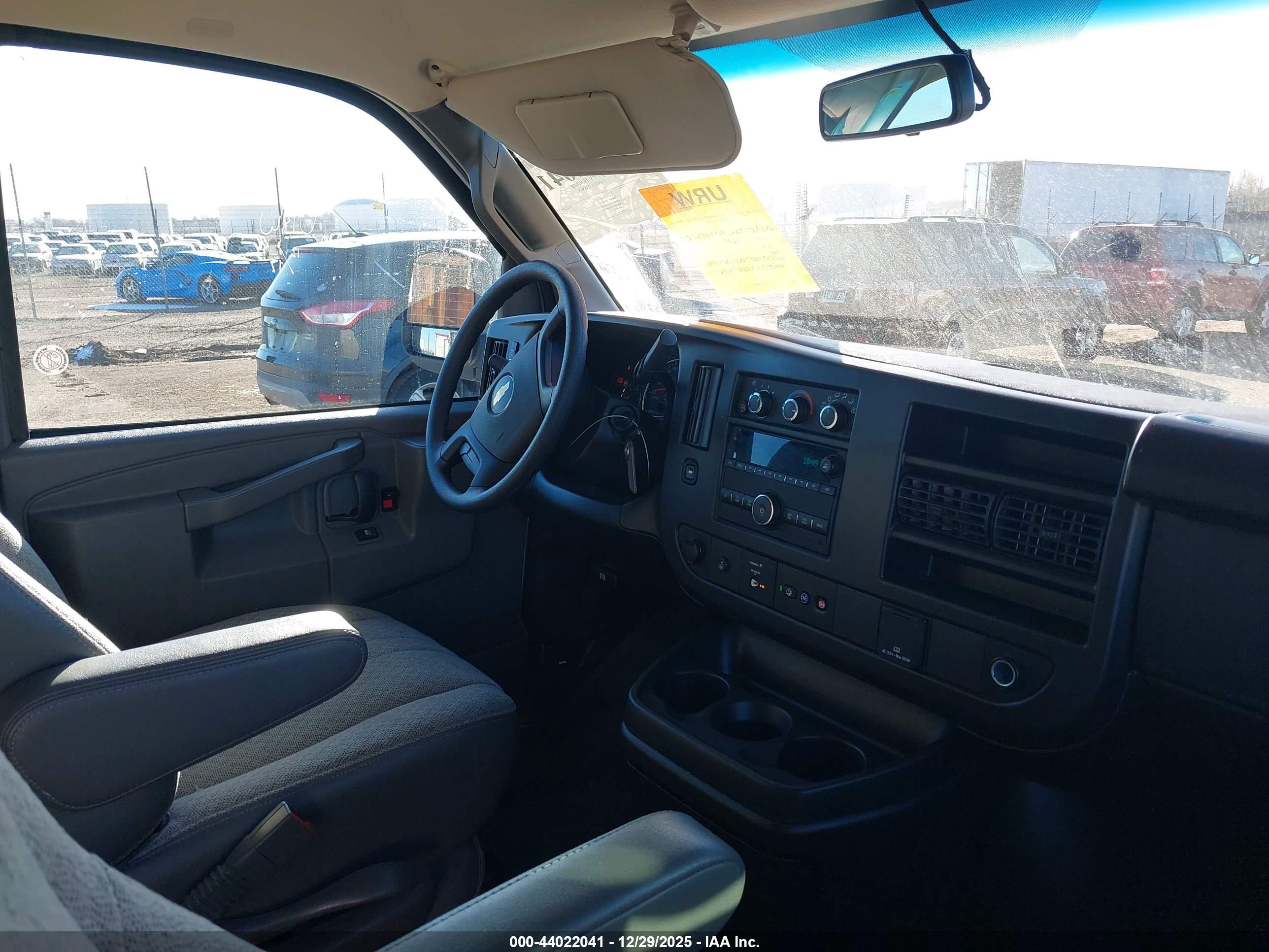 CHEVROLET EXPRESS image 5