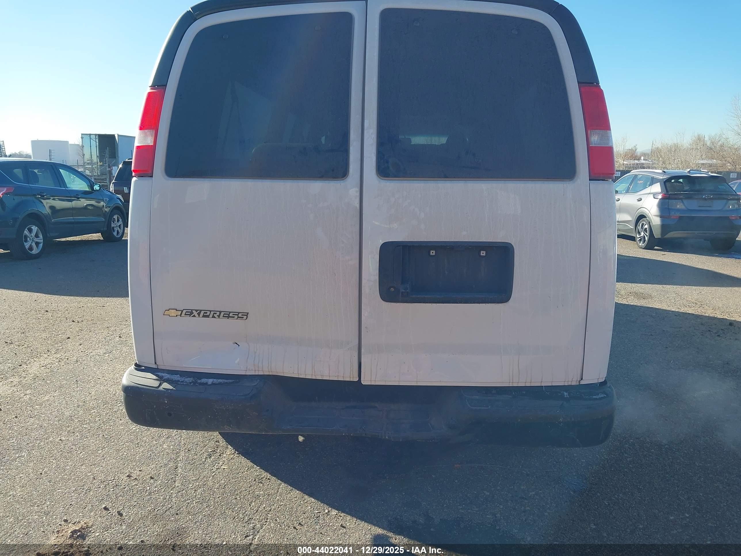 CHEVROLET EXPRESS image 6