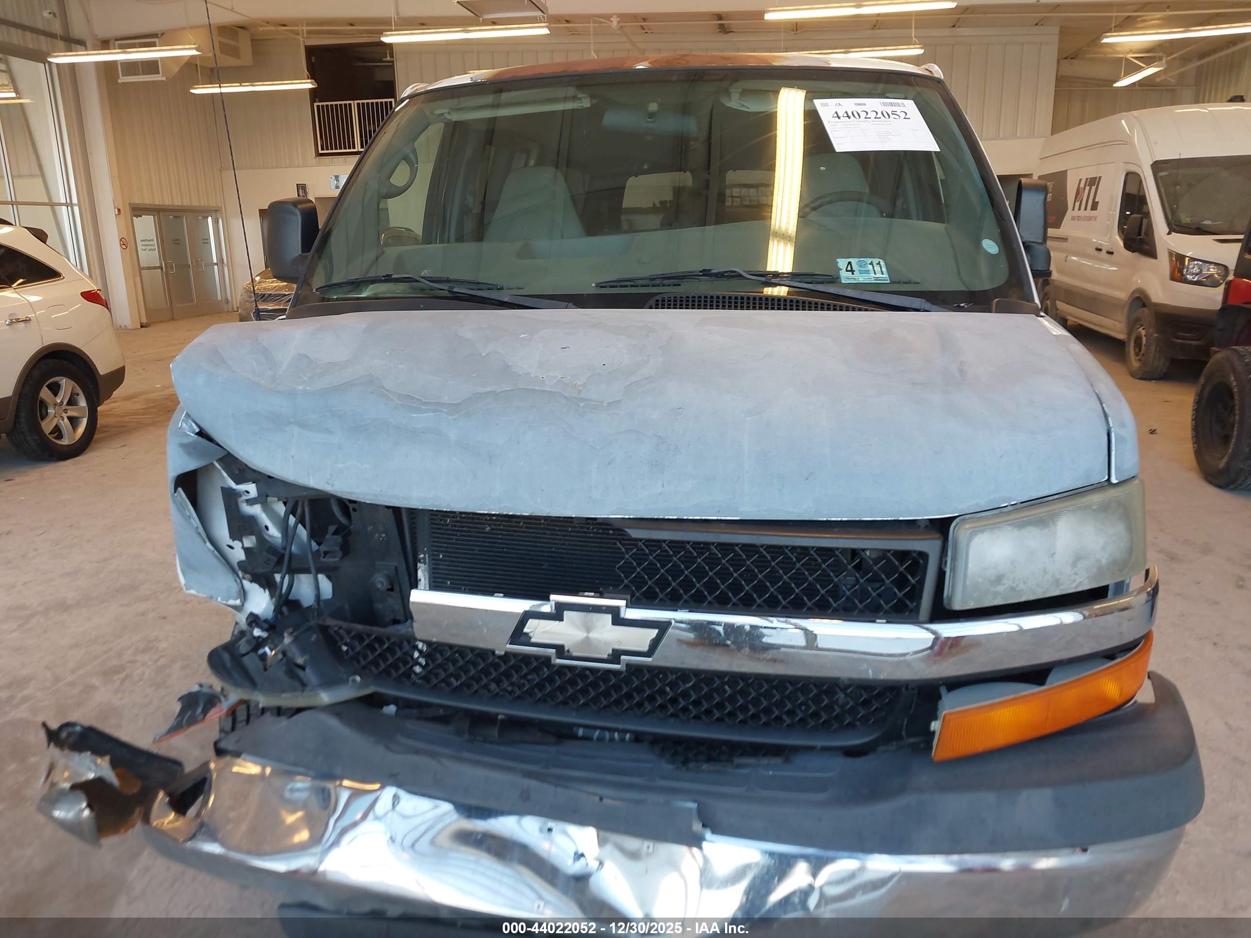 CHEVROLET EXPRESS image 6