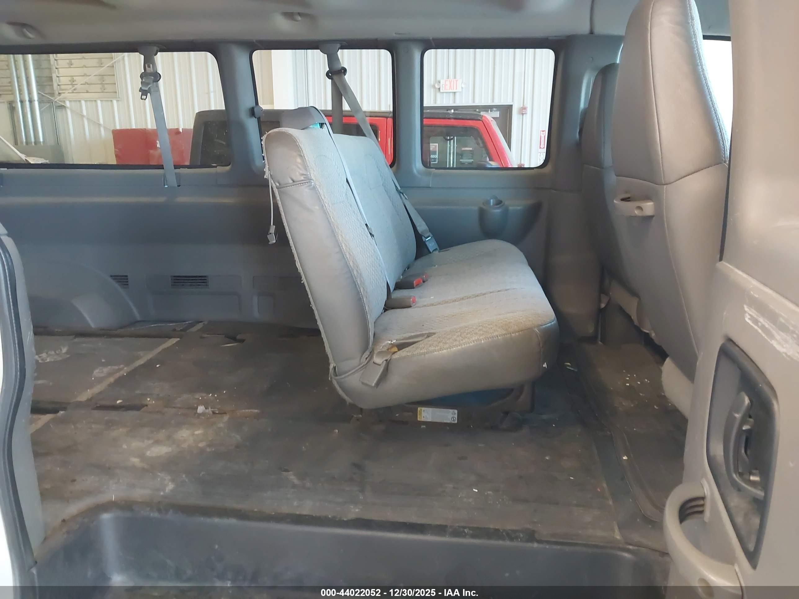 CHEVROLET EXPRESS image 8