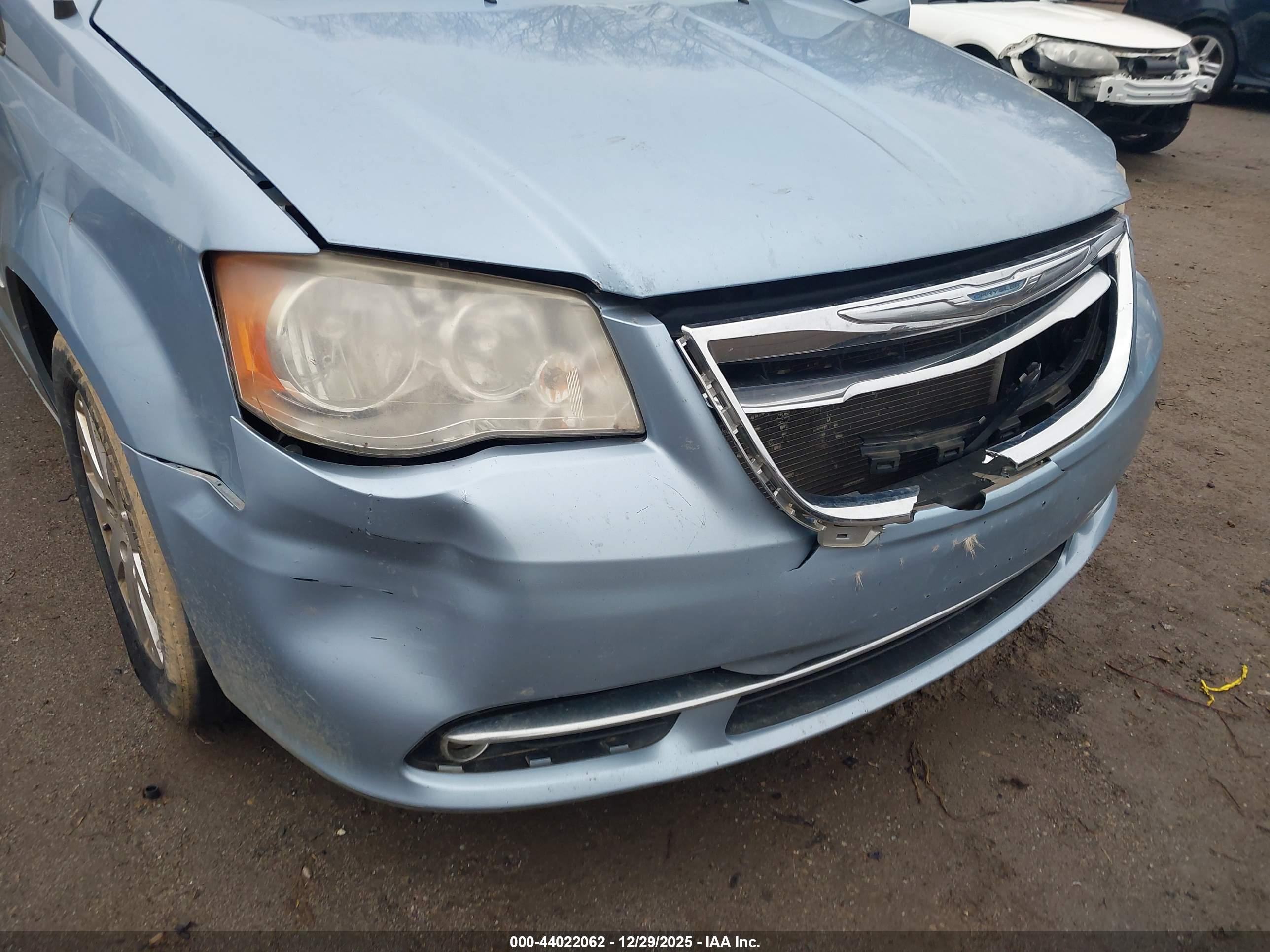 CHRYSLER TOWN image 6