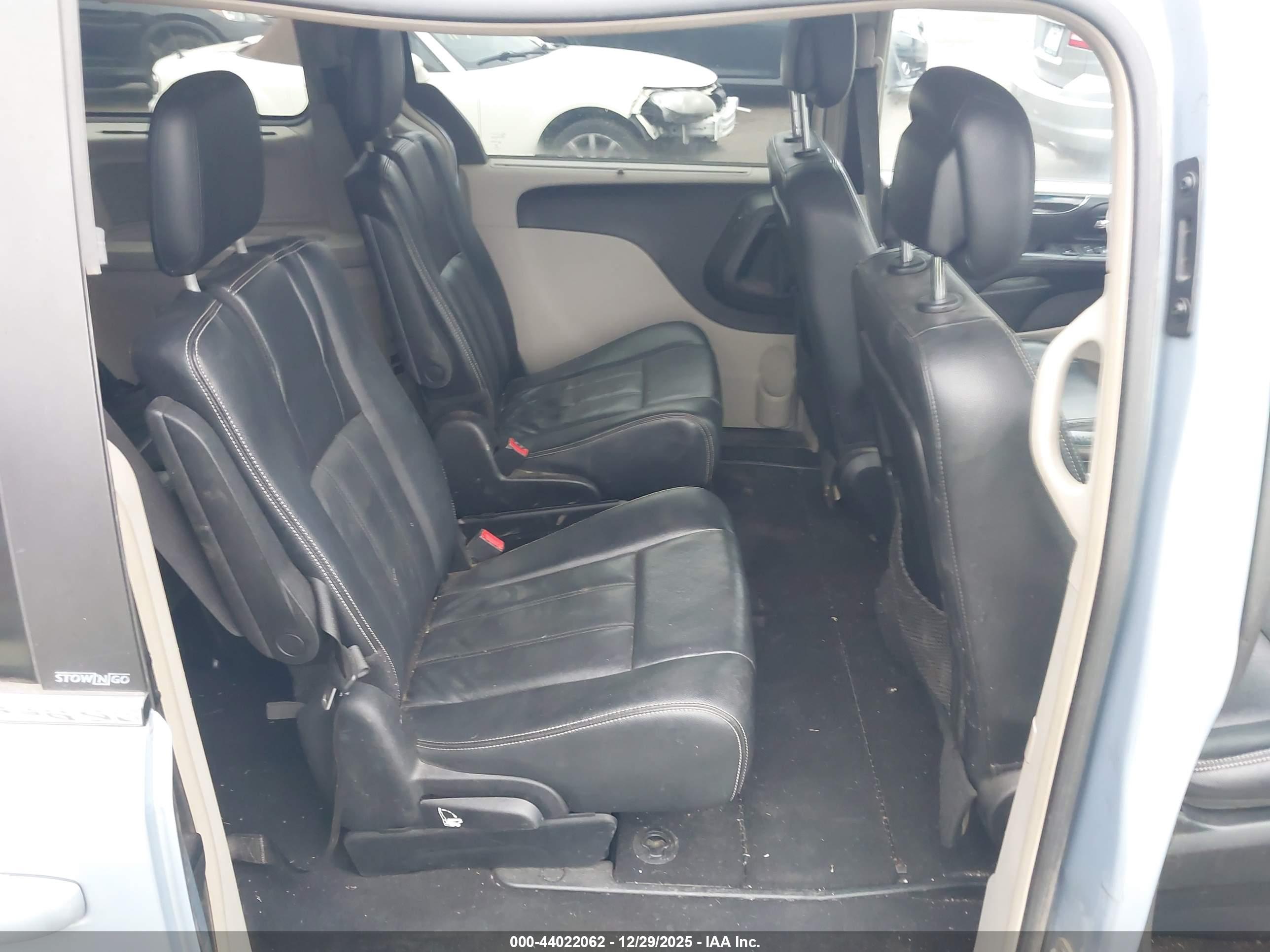 CHRYSLER TOWN image 8