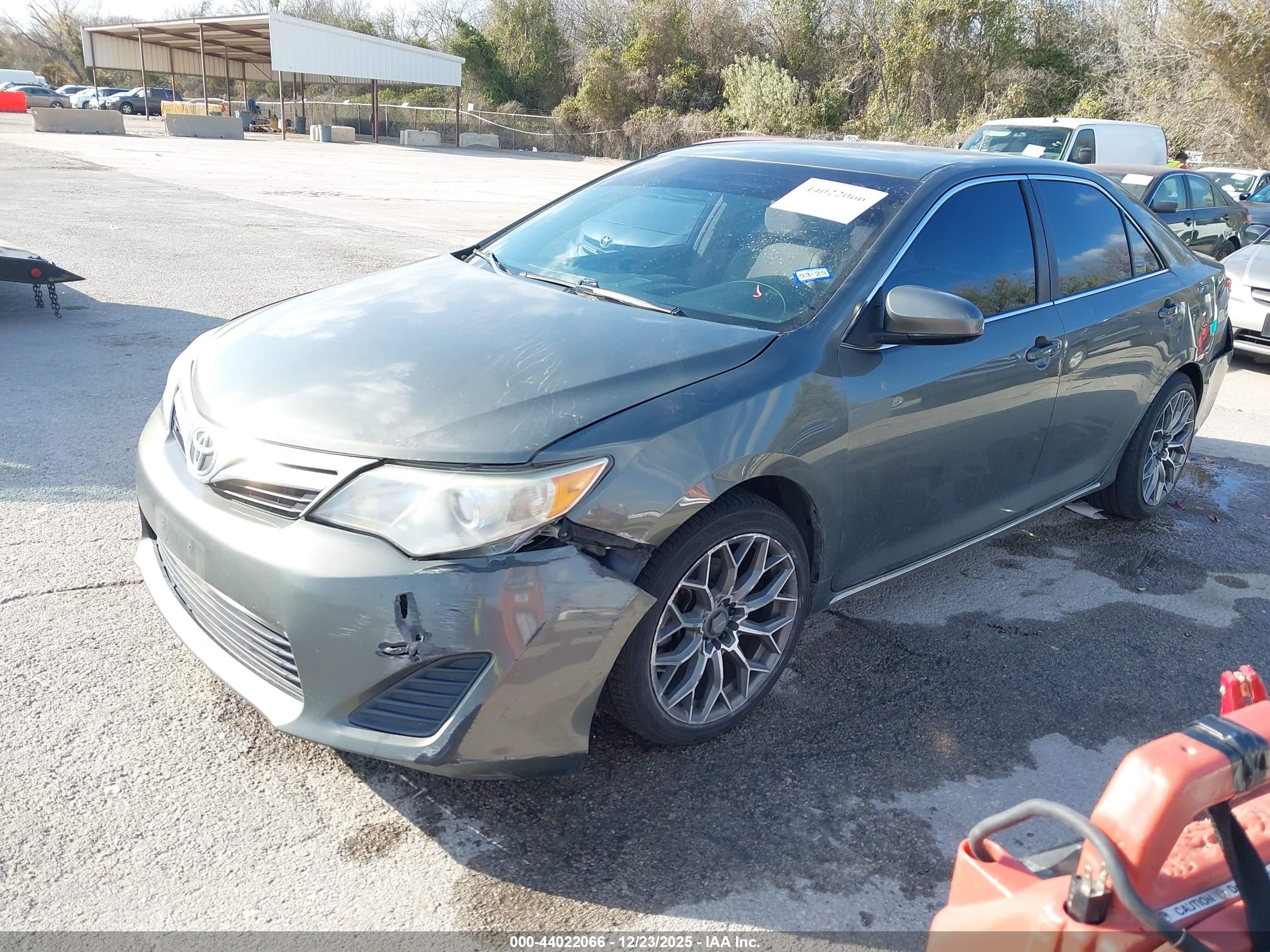 TOYOTA CAMRY image 2