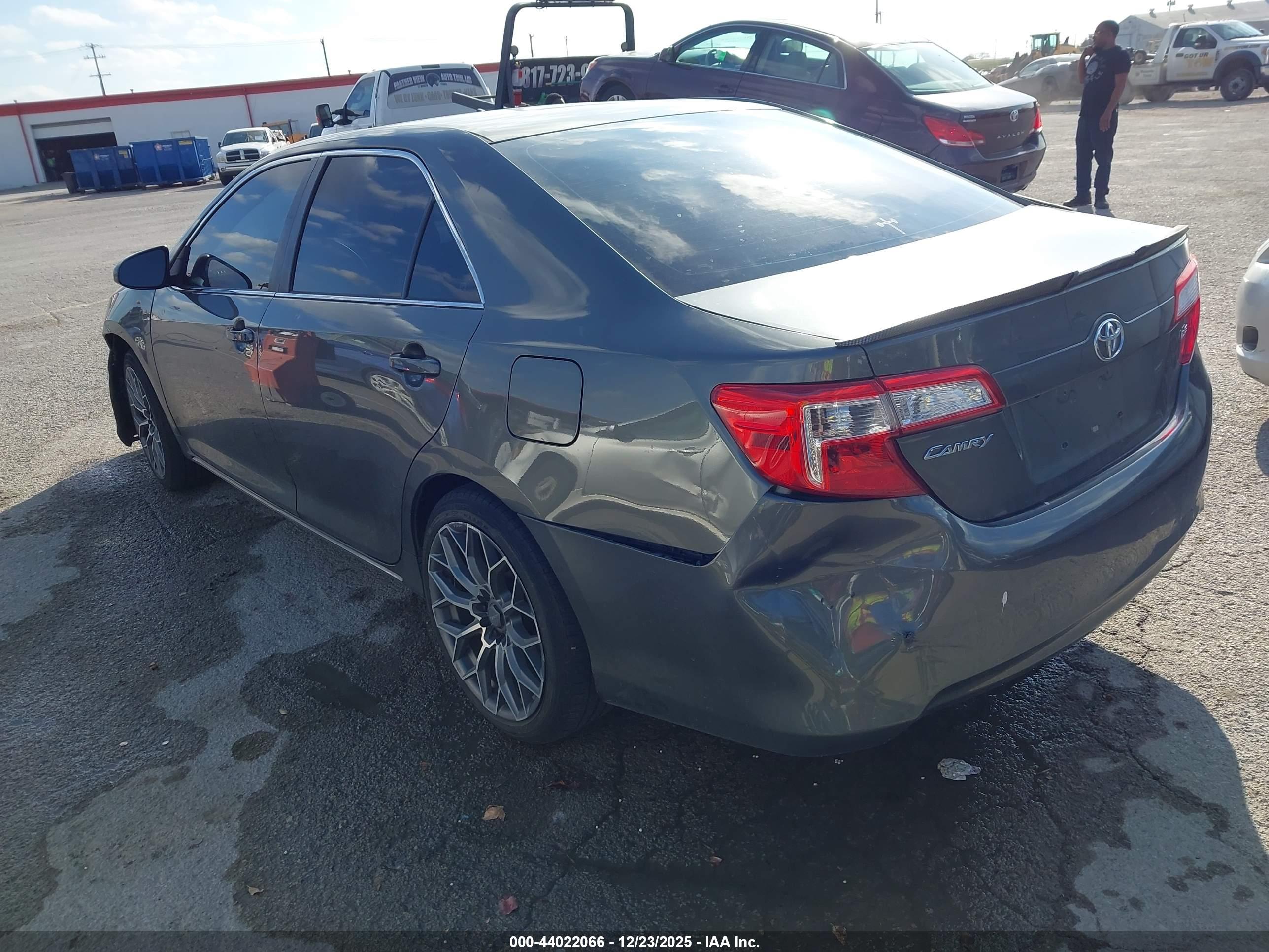 TOYOTA CAMRY image 3