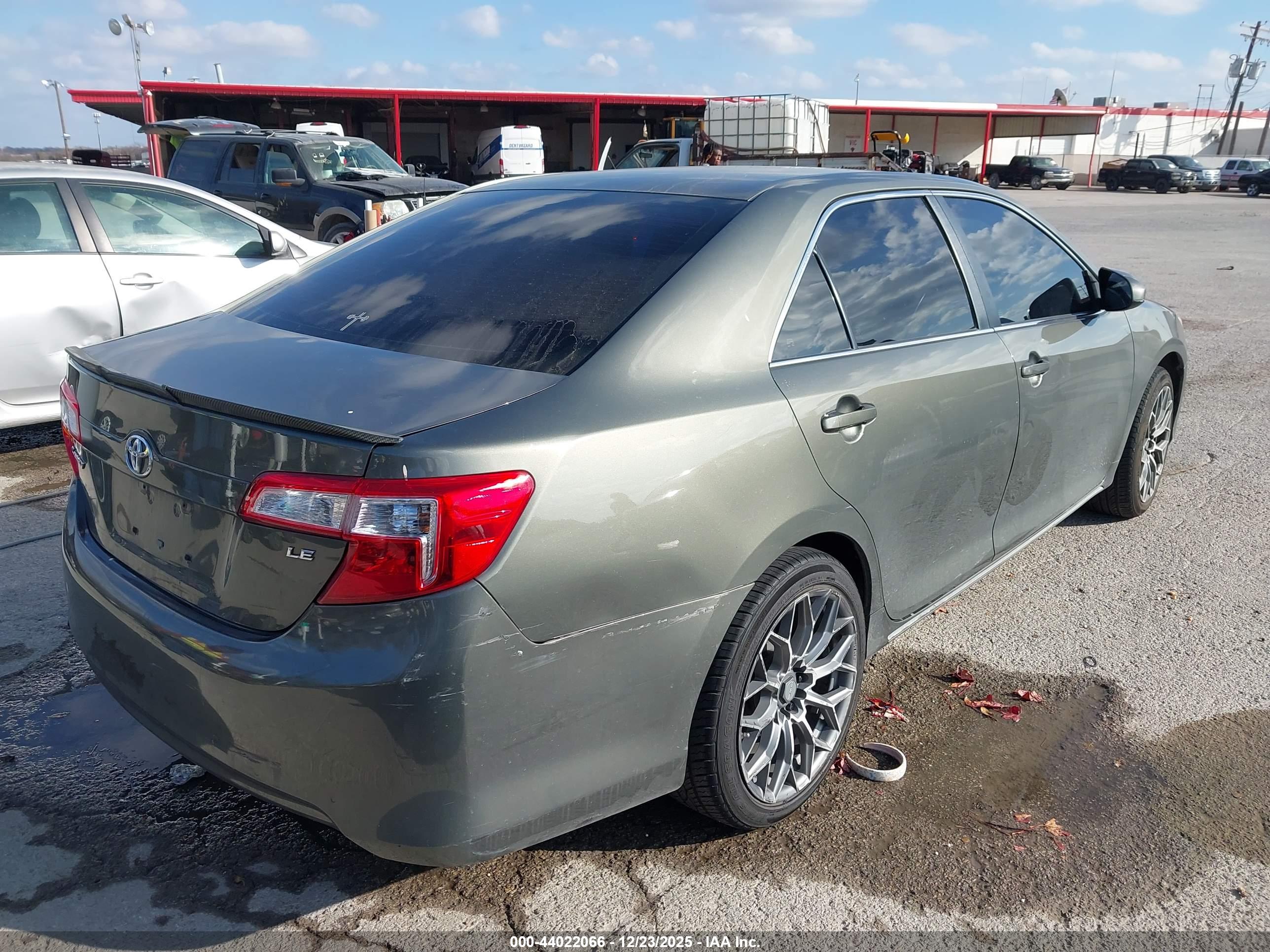 TOYOTA CAMRY image 4
