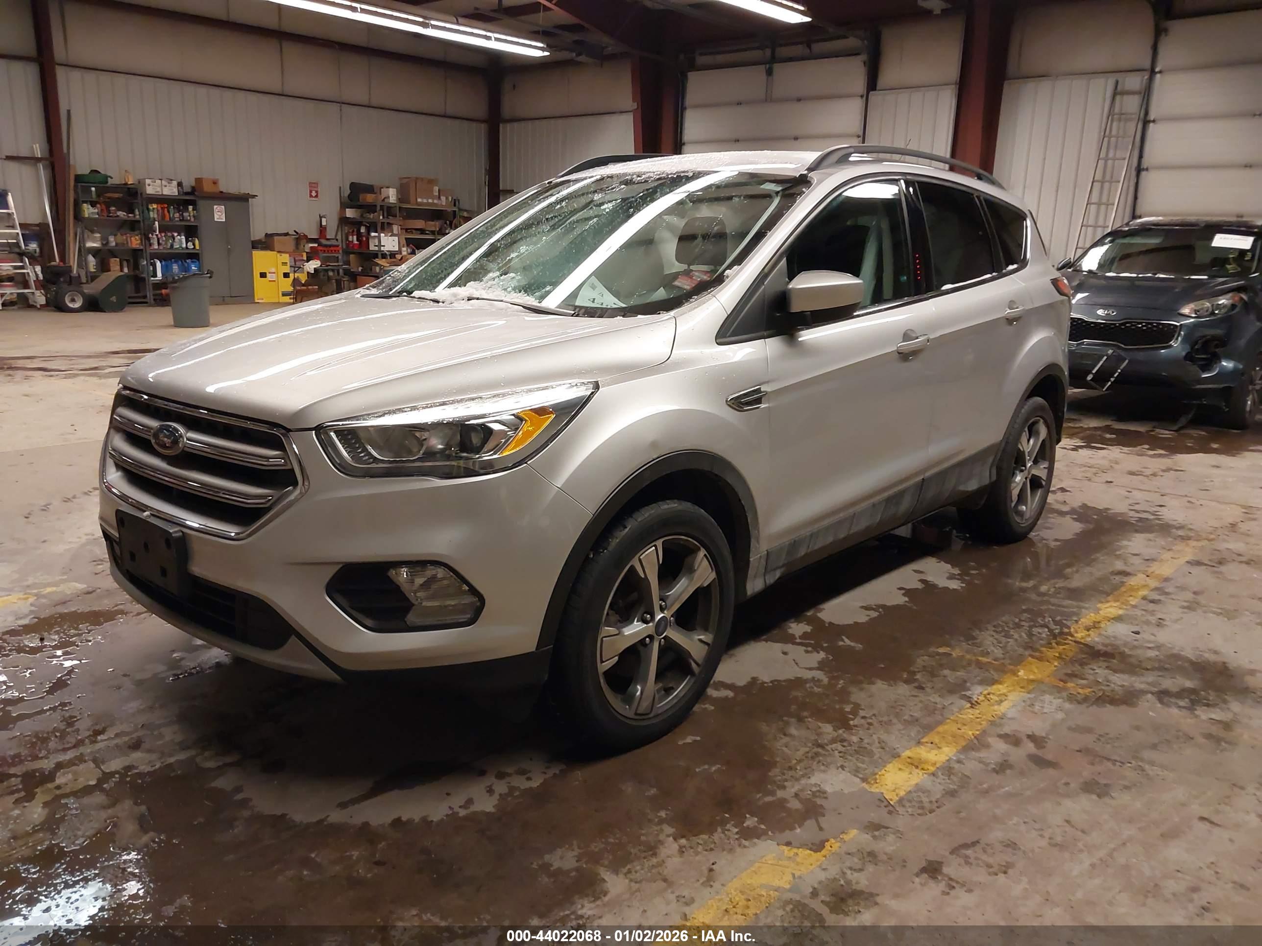 FORD ESCAPE image 2