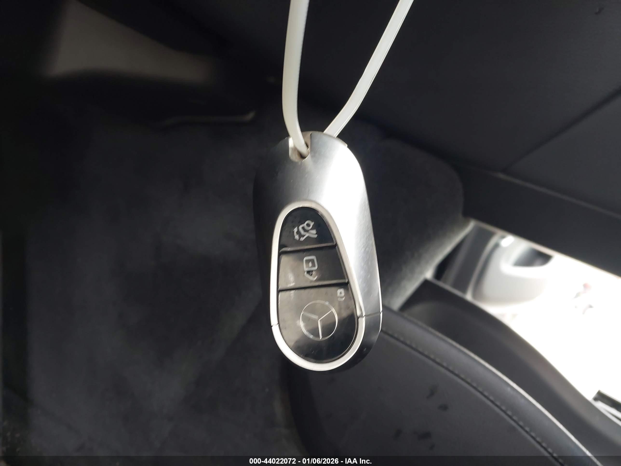 MERCEDES-BENZ EQS image 11