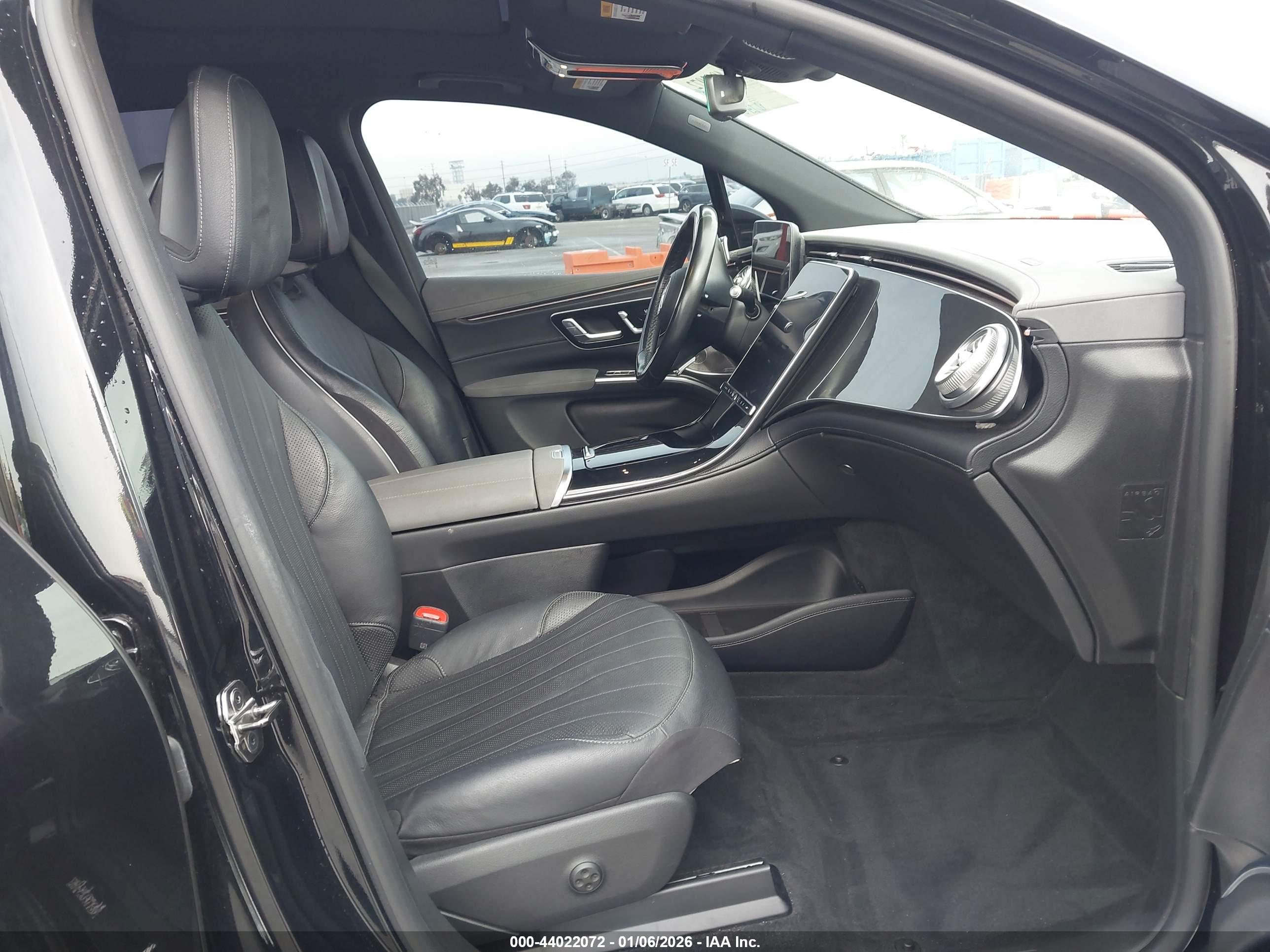 MERCEDES-BENZ EQS image 5