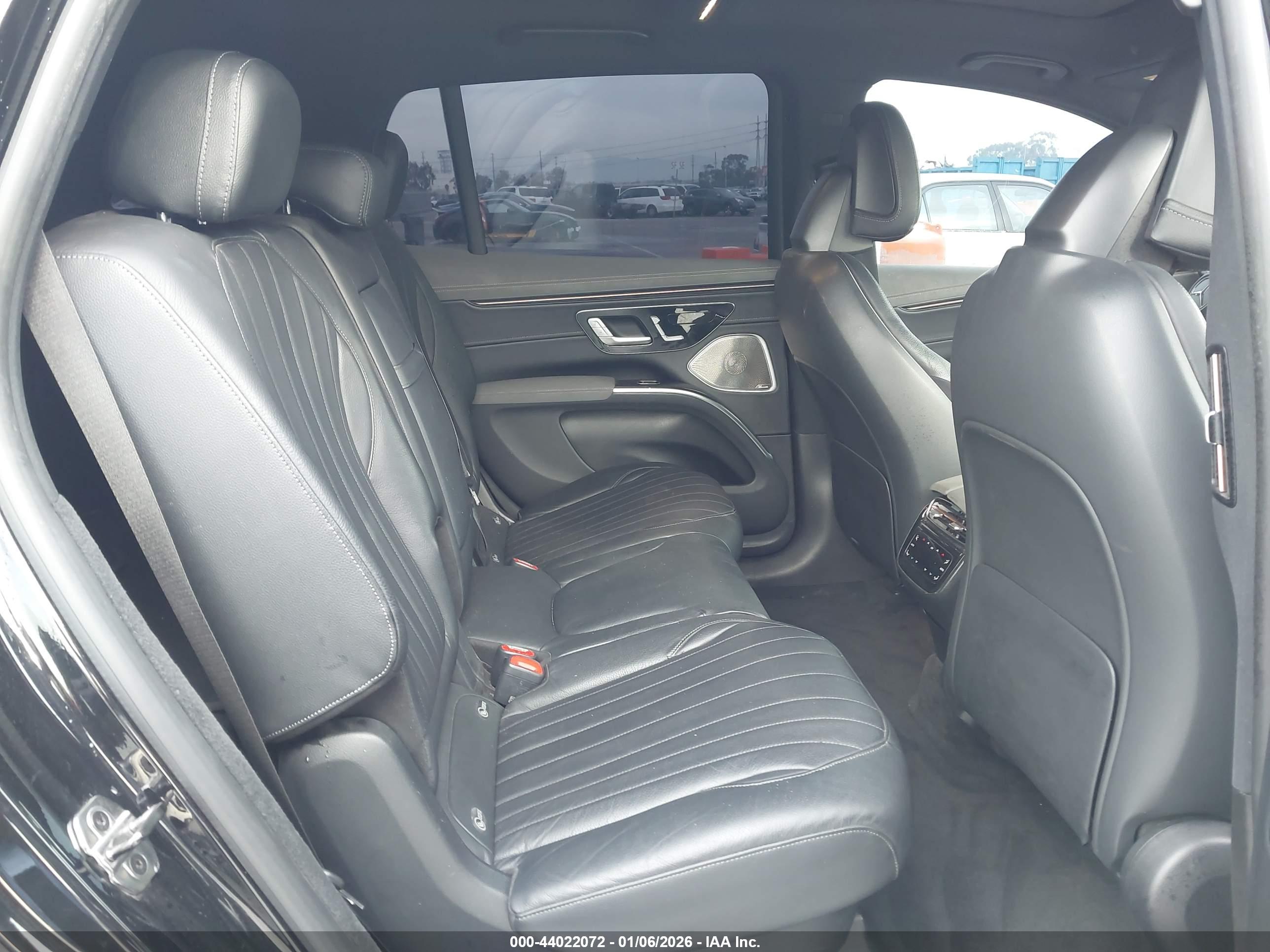 MERCEDES-BENZ EQS image 8