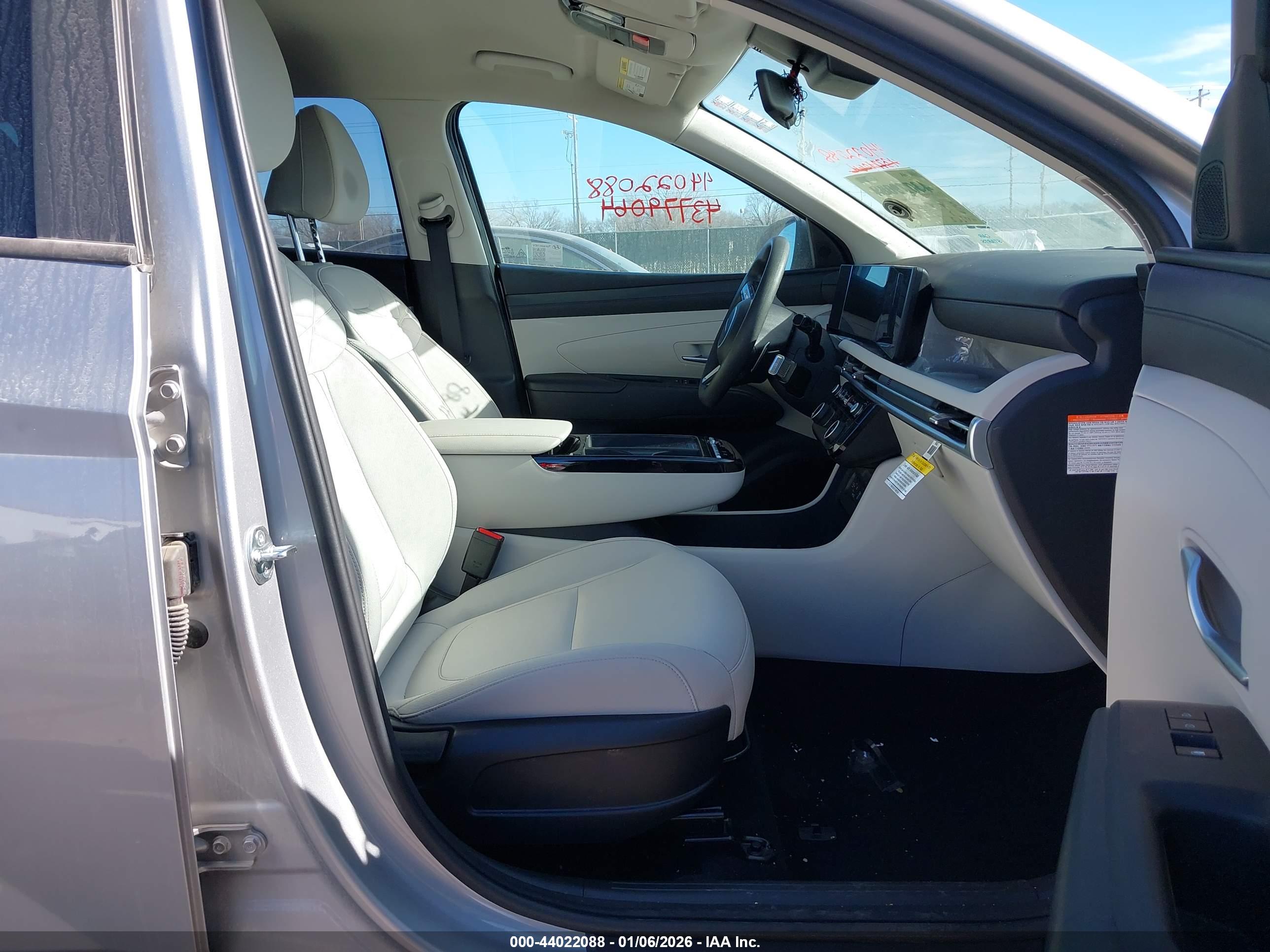 HYUNDAI TUCSON image 5