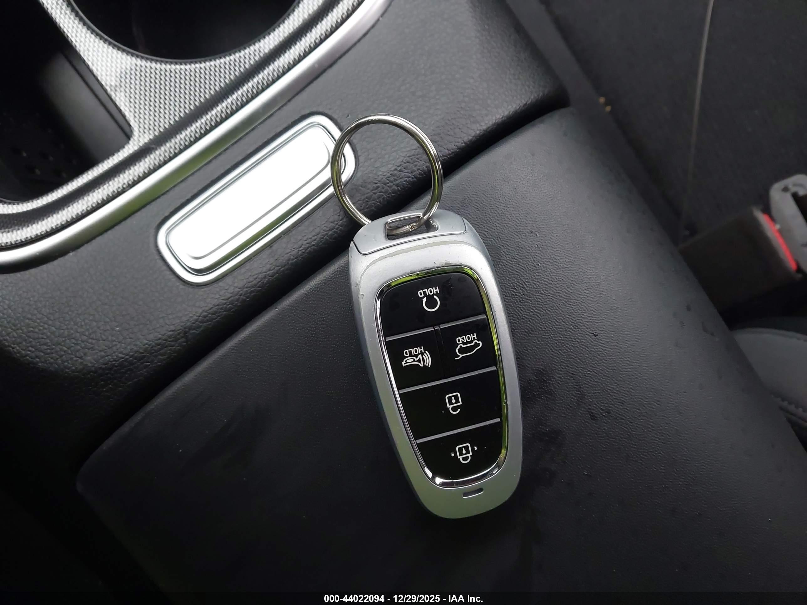 HYUNDAI SANTA image 11