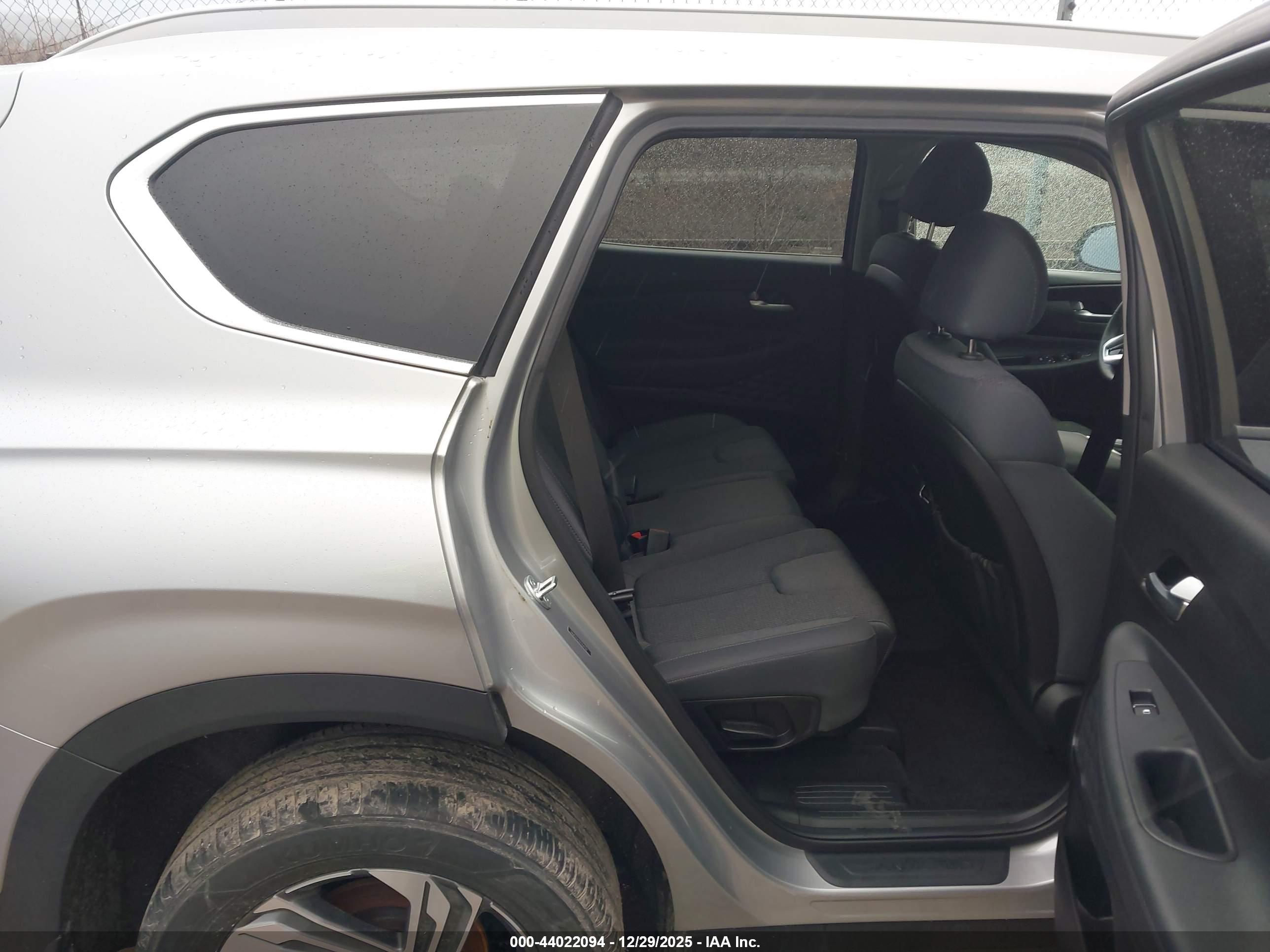 HYUNDAI SANTA image 8