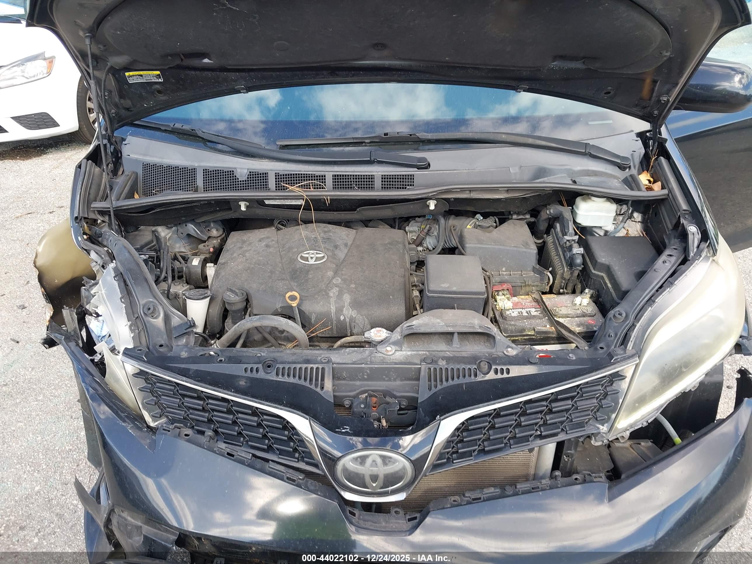 TOYOTA SIENNA image 10