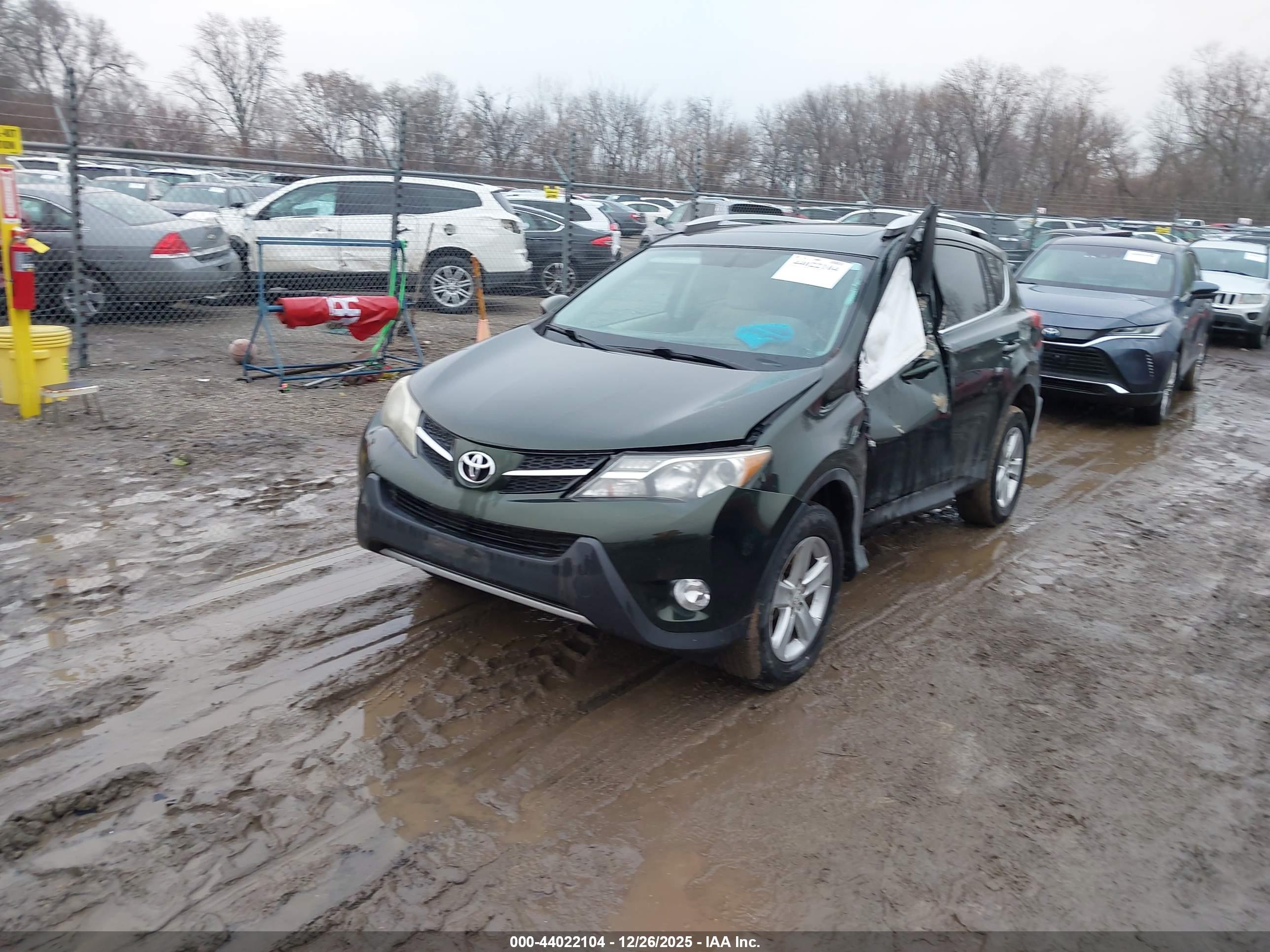 TOYOTA RAV4 image 2